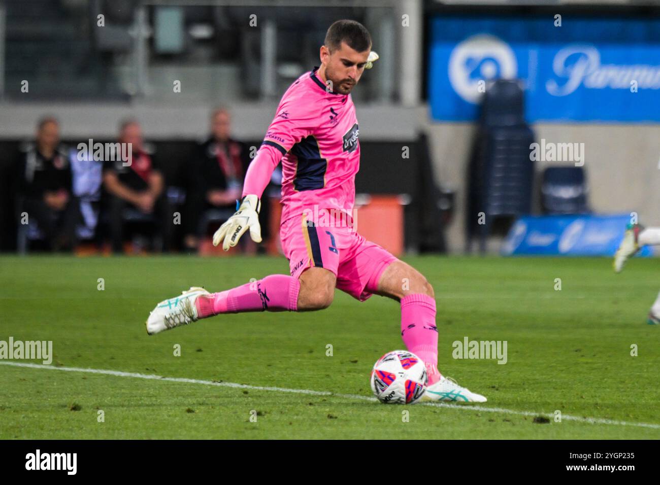 Parramatta, Australia. 8 novembre 2024. Ryan Scott del Newcastle Jets FC visto in azione durante il quarto round dell'Isuzu UTE A-League 2024-25 tra Western Sydney Wanderers FC e Newcastle Jets FC al CommBank Stadium di Parramatta. Punteggio finale; Western Sydney Wanderers 4:1 Newcastle Jets. Credito: SOPA Images Limited/Alamy Live News Foto Stock