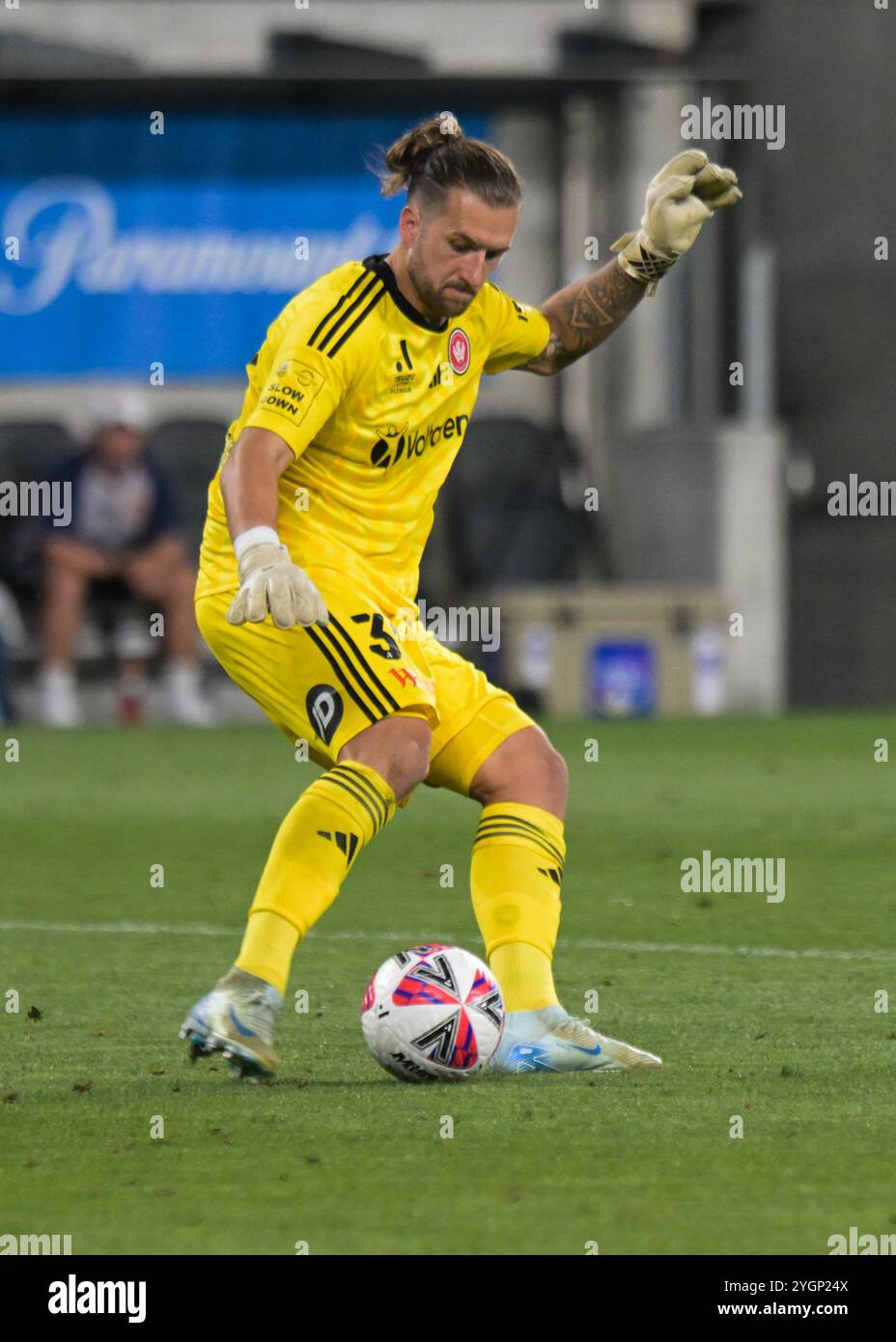 Parramatta, Australia. 8 novembre 2024. Jordan Holmes dei Western Sydney Wanderers in azione durante il quarto turno di Isuzu UTE A-League 2024-25 tra Western Sydney Wanderers FC e Newcastle Jets FC al CommBank Stadium di Parramatta. Punteggio finale; Western Sydney Wanderers 4:1 Newcastle Jets. Credito: SOPA Images Limited/Alamy Live News Foto Stock