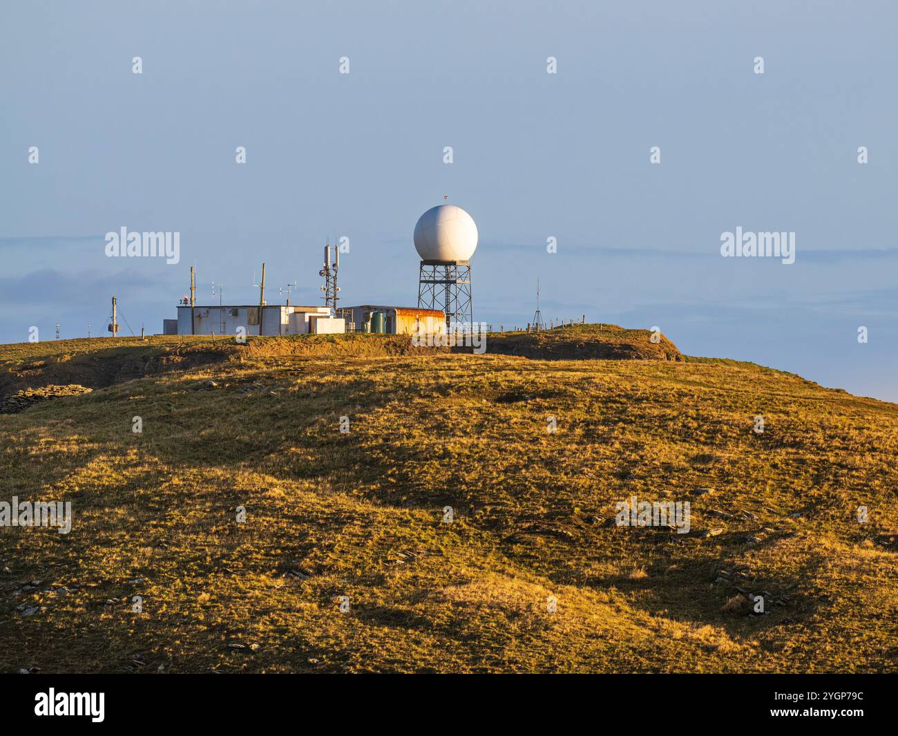 Vista di Compass Head da Sumburgh Head alla luce del mattino, South Mainland Shetland, Shetland Foto Stock