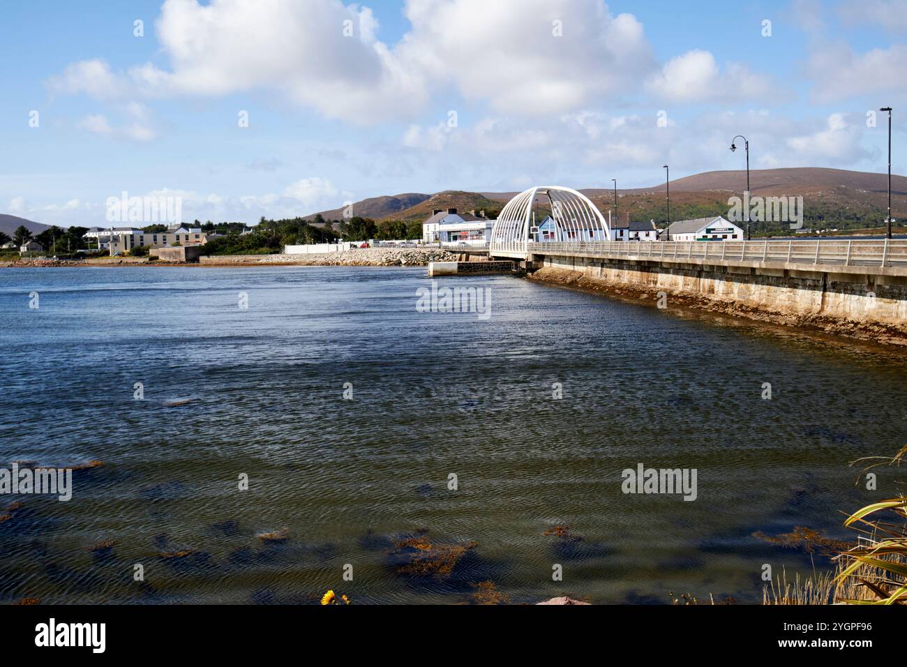 ponte michael davitt e achill sound che conducono all'isola di achill, contea di mayo, repubblica d'irlanda Foto Stock