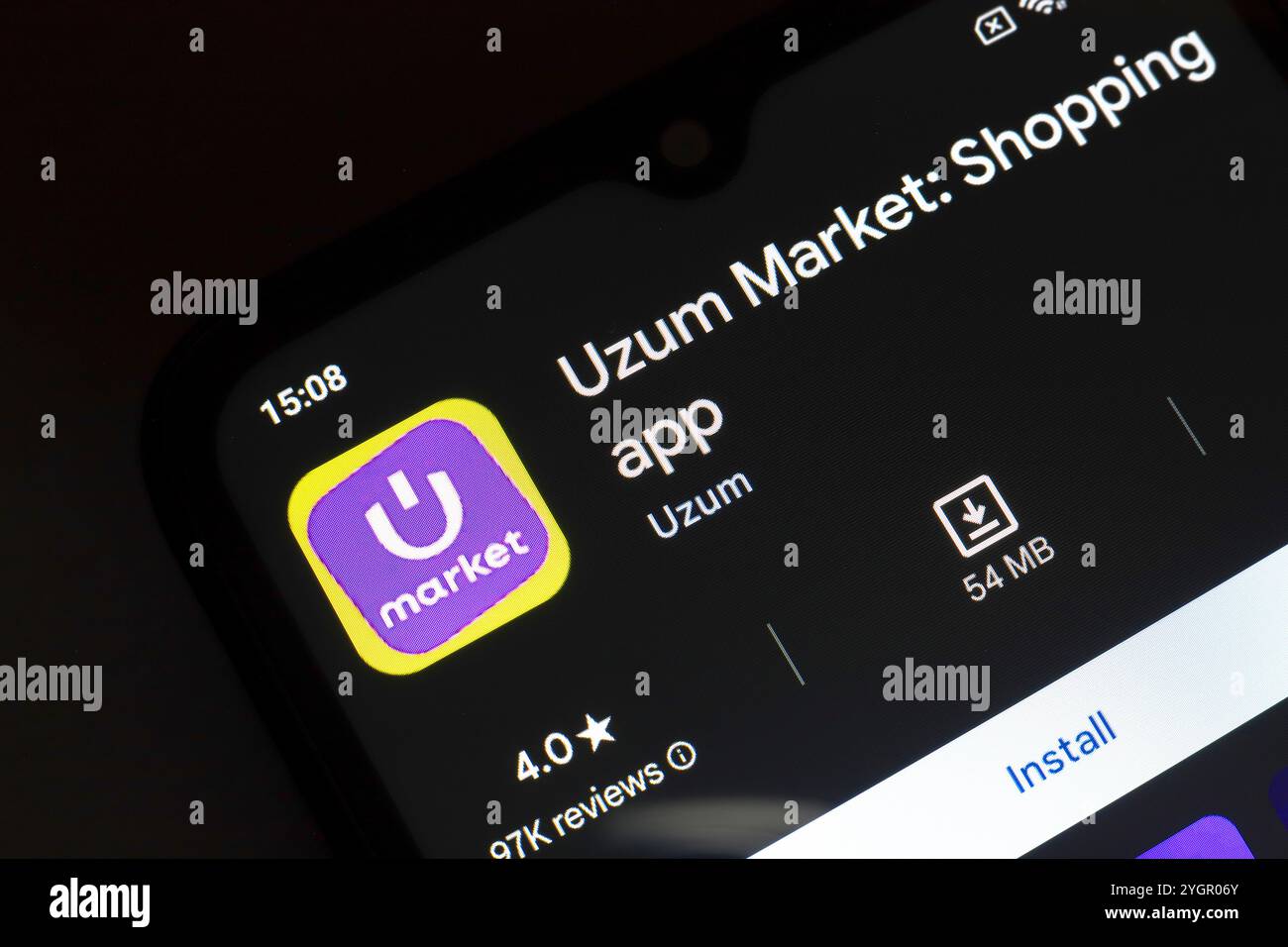 8 novembre 2024, Brasile. In questa immagine, il logo dell'app Uzum Market viene visualizzato sullo schermo di uno smartphone. Foto Stock