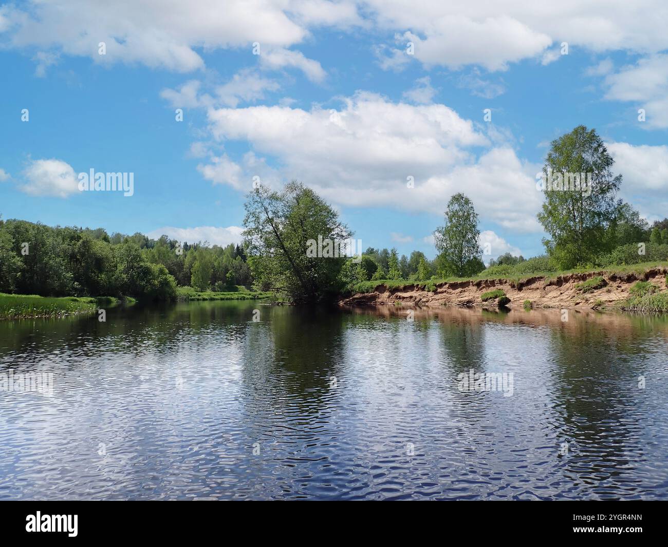 Esplorando la bellezza remota del fiume Volga superiore in Russia Foto Stock