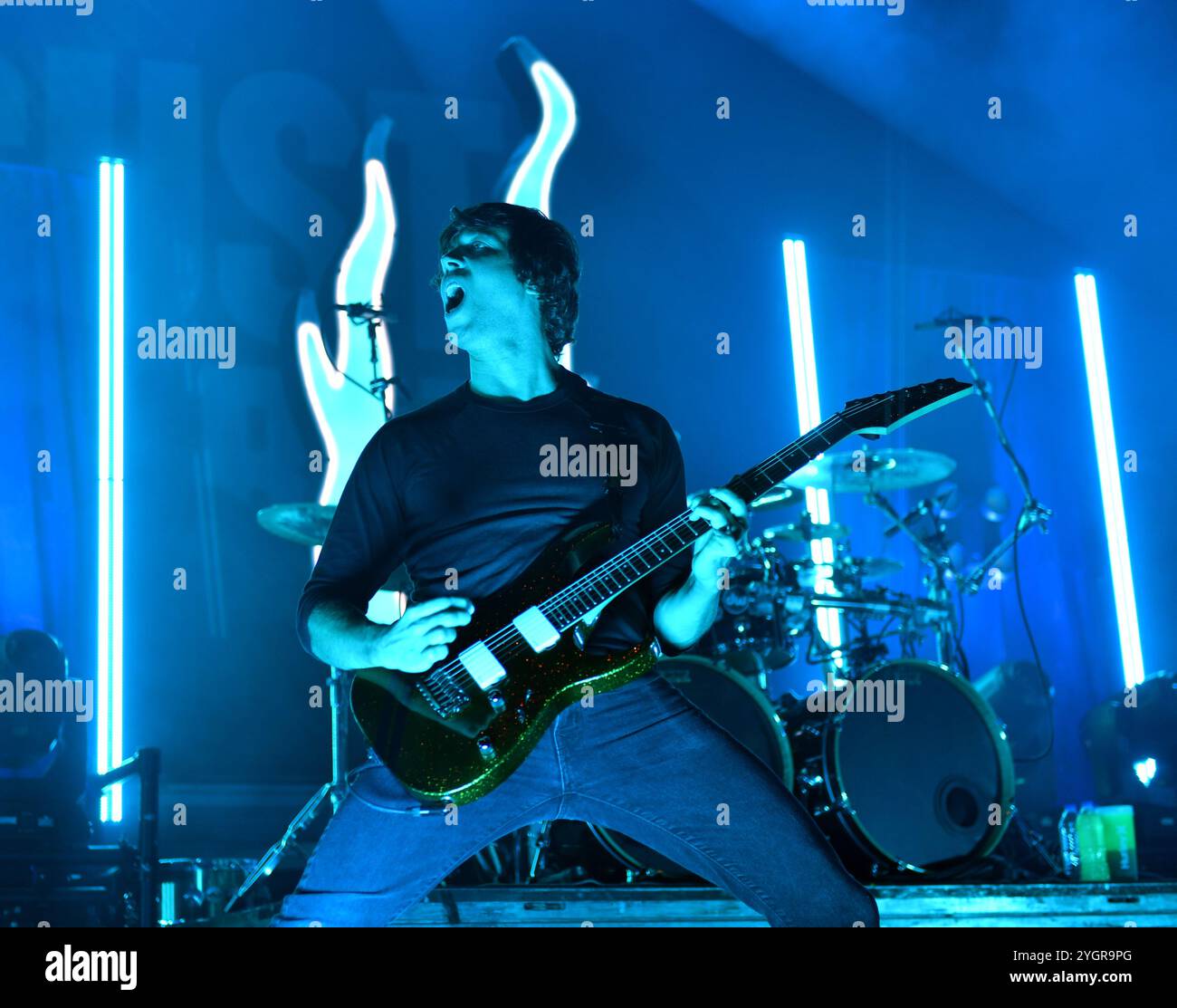 6 novembre 2024, Norfolk, Virginia, Stati Uniti d'America: Il membro di August Burns Red JOHN BENJAMIN BRUBAKER scossa la Chartway Arena presso la Old Dominion University di Norfolk, Virginia il 6 novembre 2024..Photo.Â©Jeff Moore (Credit Image: © Jeff Moore/ZUMA Press Wire) SOLO PER USO EDITORIALE! Non per USO commerciale! Foto Stock
