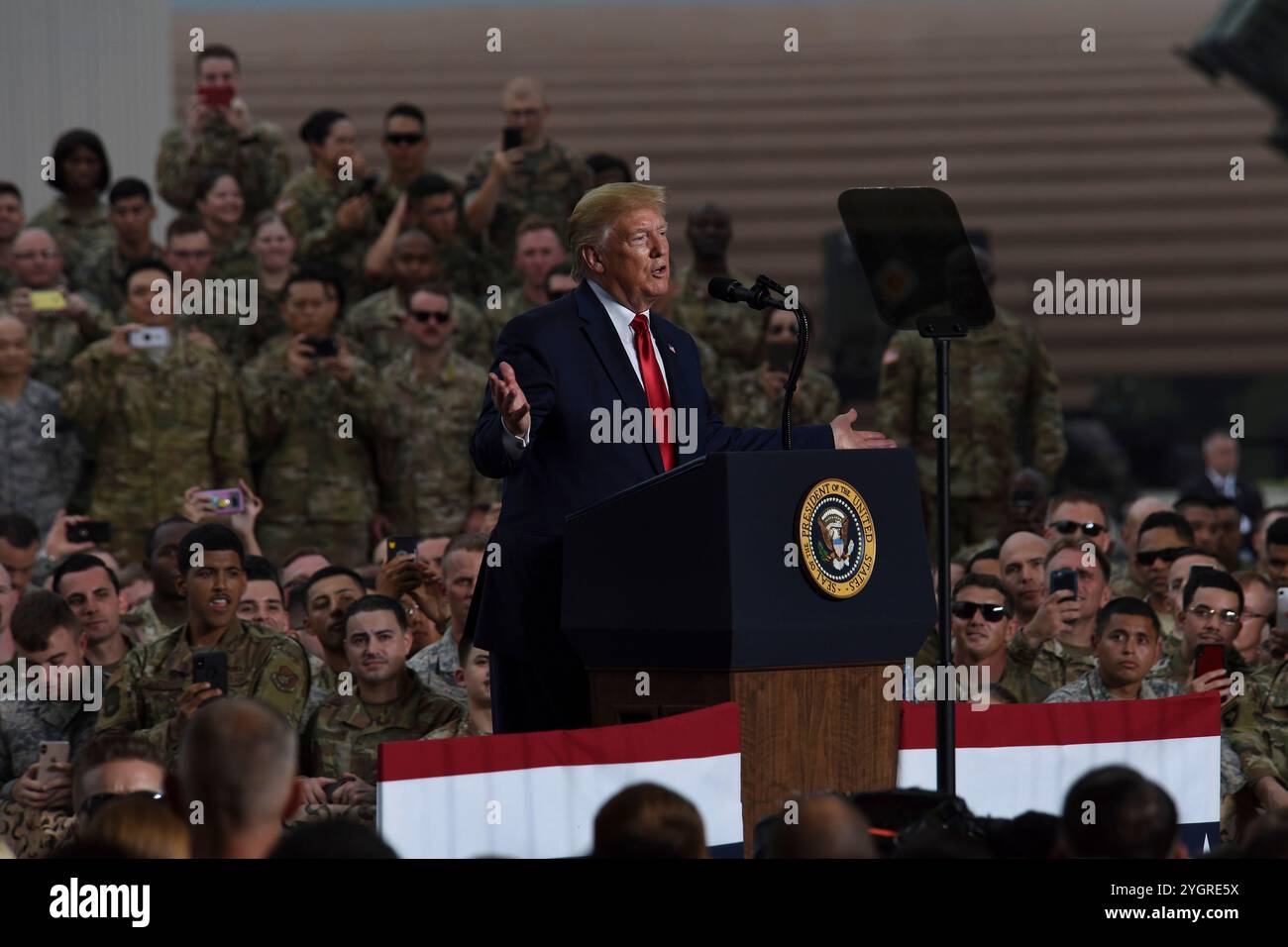 Pyeongtaek, Corea del Sud. 30 giugno 2019. U. Il presidente Donald J. Trump fa osservazioni ai membri del servizio durante una visita alla base aerea di Osan, 30 giugno 2019, Pyeongtaek, provincia di Gyeonggi, Corea del Sud. Credito: SSgt. Sergio Gamboa/US Army Photo/Alamy Live News Foto Stock