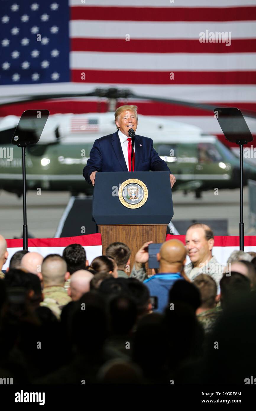 Pyeongtaek, Corea del Sud. 30 giugno 2019. U. Il presidente Donald J. Trump fa osservazioni ai membri del servizio durante una visita alla base aerea di Osan, 30 giugno 2019, Pyeongtaek, provincia di Gyeonggi, Corea del Sud. Credito: SSgt. Cody Harding/US Army Photo/Alamy Live News Foto Stock