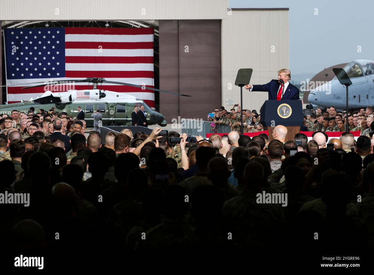 Pyeongtaek, Corea del Sud. 30 giugno 2019. U. Il presidente Donald J. Trump fa osservazioni ai membri del servizio durante una visita alla base aerea di Osan, 30 giugno 2019, Pyeongtaek, provincia di Gyeonggi, Corea del Sud. Credito: SSgt. Cody Harding/US Army Photo/Alamy Live News Foto Stock