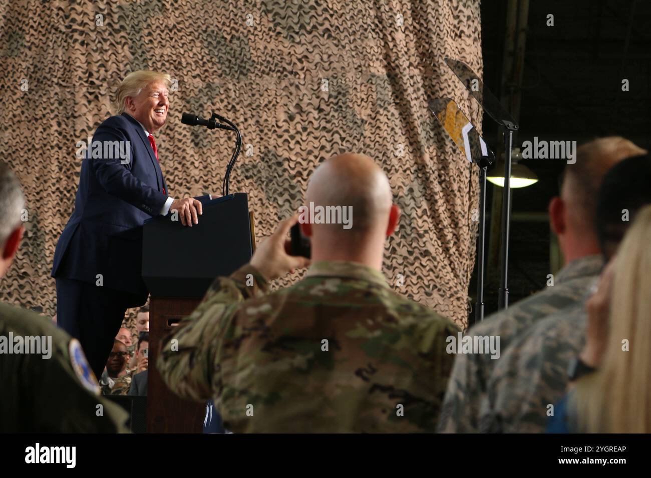 Pyeongtaek, Corea del Sud. 30 giugno 2019. U. Il presidente Donald J. Trump fa osservazioni ai membri del servizio durante una visita alla base aerea di Osan, 30 giugno 2019, Pyeongtaek, provincia di Gyeonggi, Corea del Sud. Crediti: Pvt. Alaura Lucas/US Army Photo/Alamy Live News Foto Stock