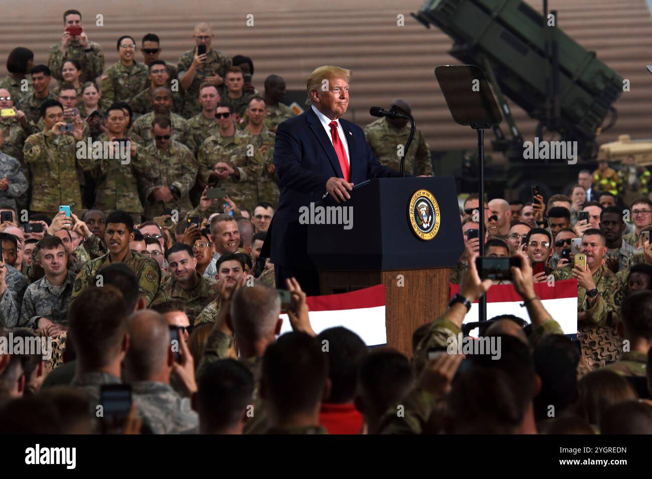 Pyeongtaek, Corea del Sud. 30 giugno 2019. U. Il presidente Donald J. Trump fa osservazioni ai membri del servizio durante una visita alla base aerea di Osan, 30 giugno 2019, Pyeongtaek, provincia di Gyeonggi, Corea del Sud. Credito: SSgt. Sergio Gamboa/US Army Photo/Alamy Live News Foto Stock
