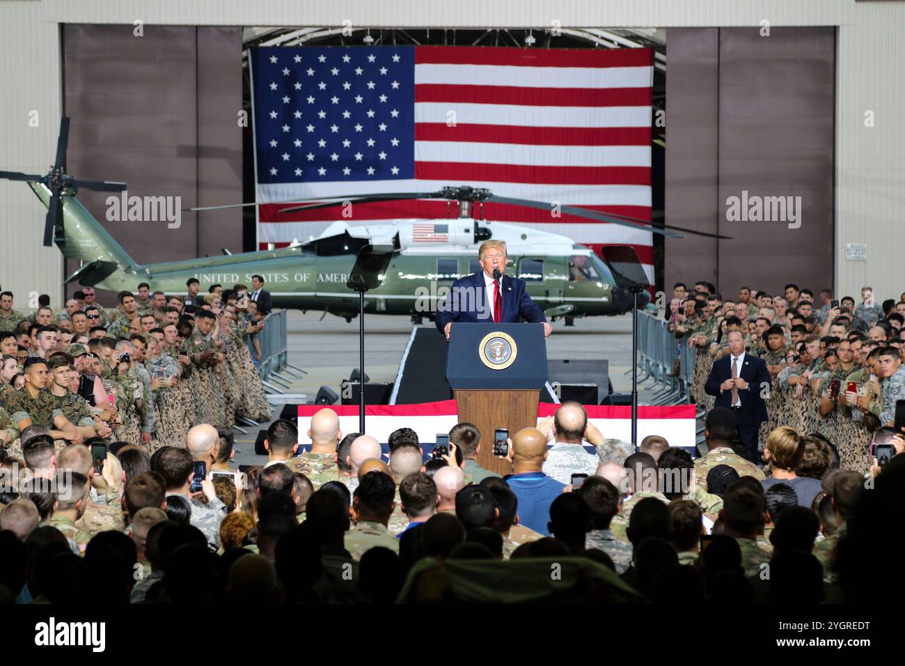 Pyeongtaek, Corea del Sud. 30 giugno 2019. U. Il presidente Donald J. Trump fa osservazioni ai membri del servizio durante una visita alla base aerea di Osan, 30 giugno 2019, Pyeongtaek, provincia di Gyeonggi, Corea del Sud. Credito: SSgt. Cody Harding/US Army Photo/Alamy Live News Foto Stock