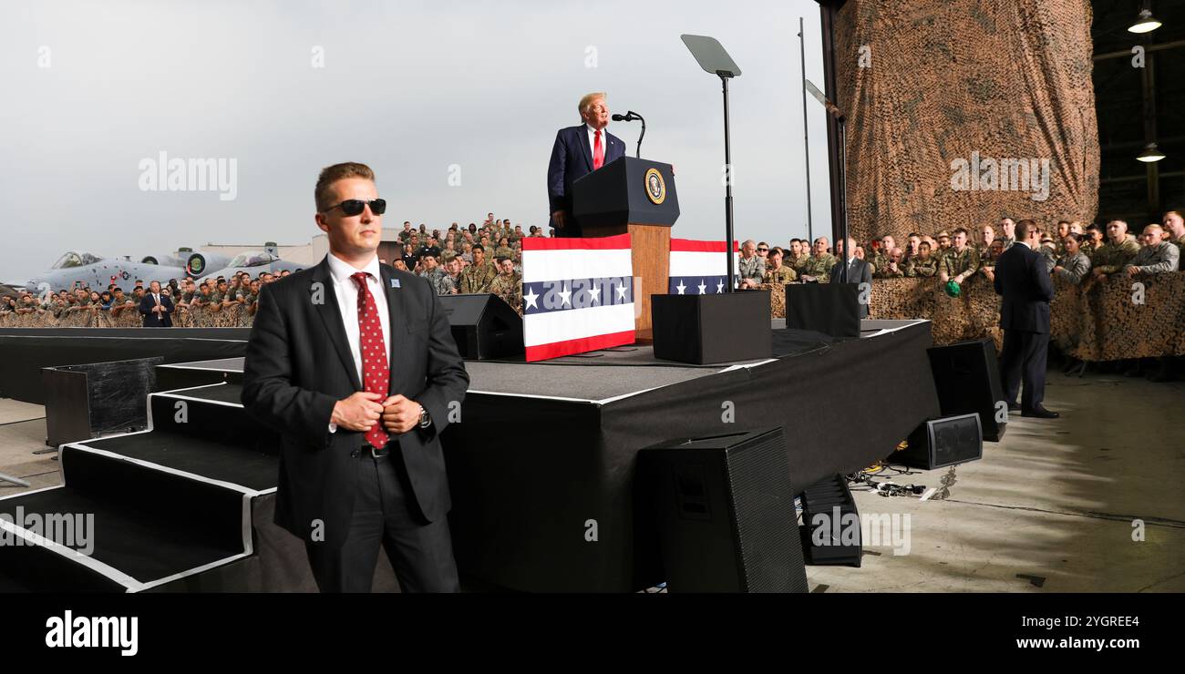 Pyeongtaek, Corea del Sud. 30 giugno 2019. U. Il presidente Donald J. Trump fa osservazioni ai membri del servizio durante una visita alla base aerea di Osan, 30 giugno 2019, Pyeongtaek, provincia di Gyeonggi, Corea del Sud. Crediti: PFC. Jillian Hix/US Army Photo/Alamy Live News Foto Stock