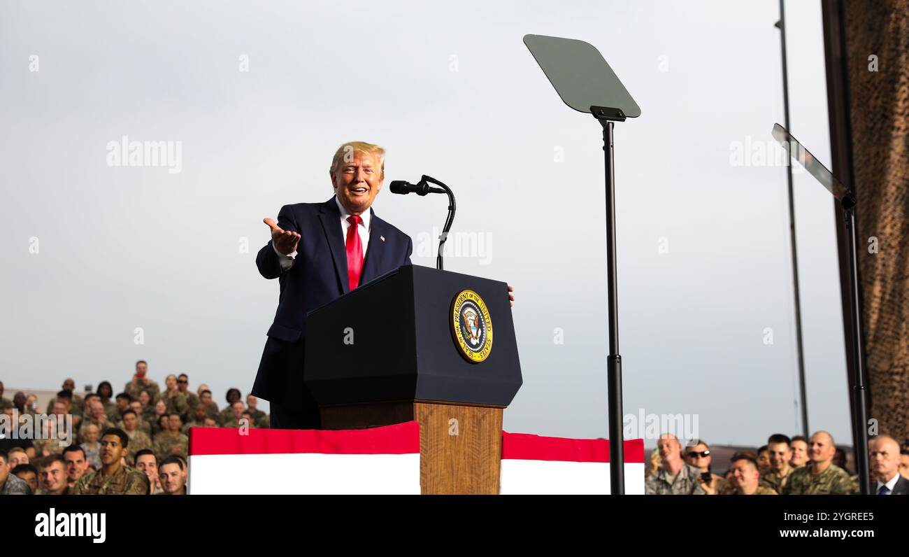 Pyeongtaek, Corea del Sud. 30 giugno 2019. U. Il presidente Donald J. Trump fa osservazioni ai membri del servizio durante una visita alla base aerea di Osan, 30 giugno 2019, Pyeongtaek, provincia di Gyeonggi, Corea del Sud. Crediti: PFC. Jillian Hix/US Army Photo/Alamy Live News Foto Stock