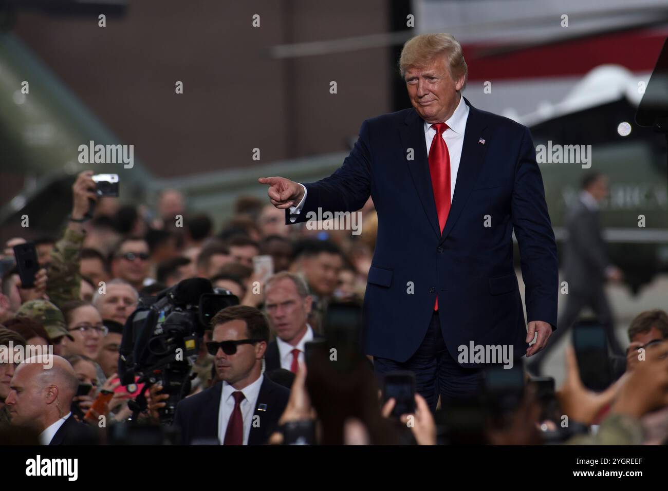 Pyeongtaek, Corea del Sud. 30 giugno 2019. U. Il presidente Donald J. Trump fa osservazioni ai membri del servizio durante una visita alla base aerea di Osan, 30 giugno 2019, Pyeongtaek, provincia di Gyeonggi, Corea del Sud. Credito: SSgt. Sergio Gamboa/US Army Photo/Alamy Live News Foto Stock
