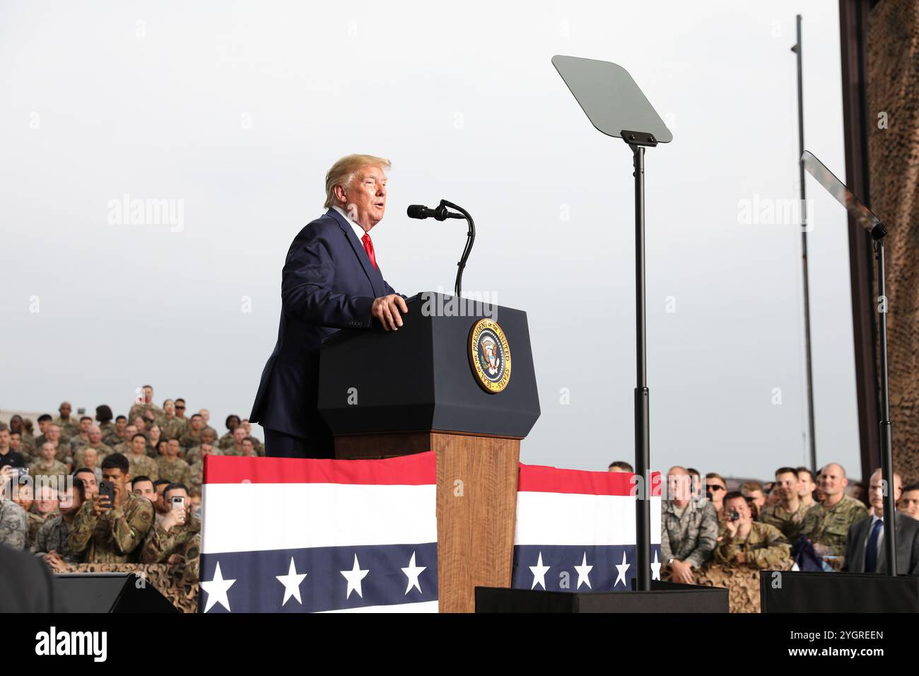 Pyeongtaek, Corea del Sud. 30 giugno 2019. U. Il presidente Donald J. Trump fa osservazioni ai membri del servizio durante una visita alla base aerea di Osan, 30 giugno 2019, Pyeongtaek, provincia di Gyeonggi, Corea del Sud. Crediti: PFC. Jillian Hix/US Army Photo/Alamy Live News Foto Stock