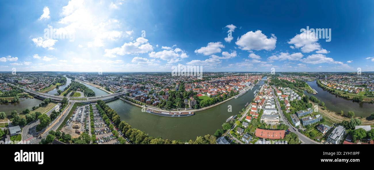 Vista aerea della città di Ratisbona sul danubio, patrimonio dell'umanità, vista della città dall'isola di Wöhrd Foto Stock