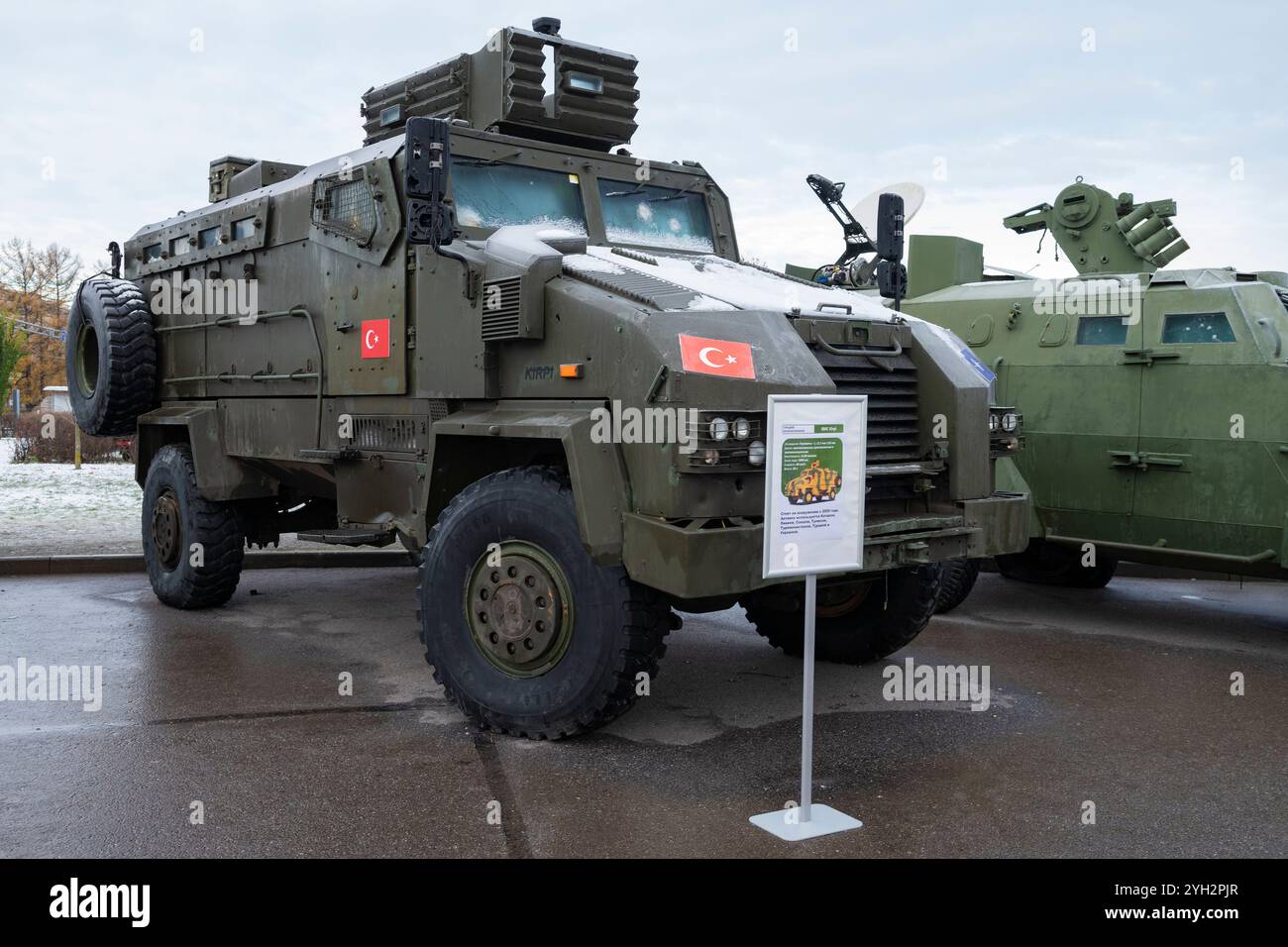 SAN PIETROBURGO, RUSSIA - 5 NOVEMBRE 2022: Veicolo corazzato turco BMC Kirpi sull'esposizione delle attrezzature catturate dal personale militare speciale Foto Stock