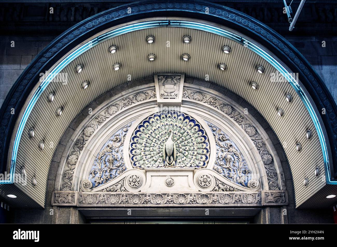 Soffitto ornato di una cupola giapponese Foto Stock