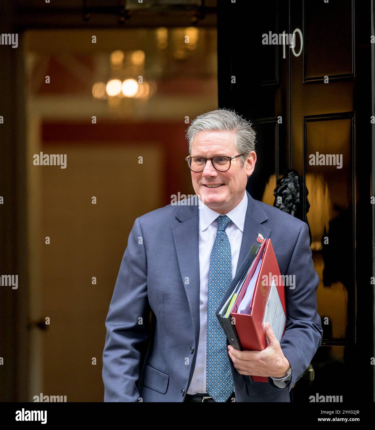 Sir Keir Starmer - primo Ministro britannico - lascia 10 Downing Street per le domande del primo Ministro al Parlamento 30 ottobre 2024 Foto Stock