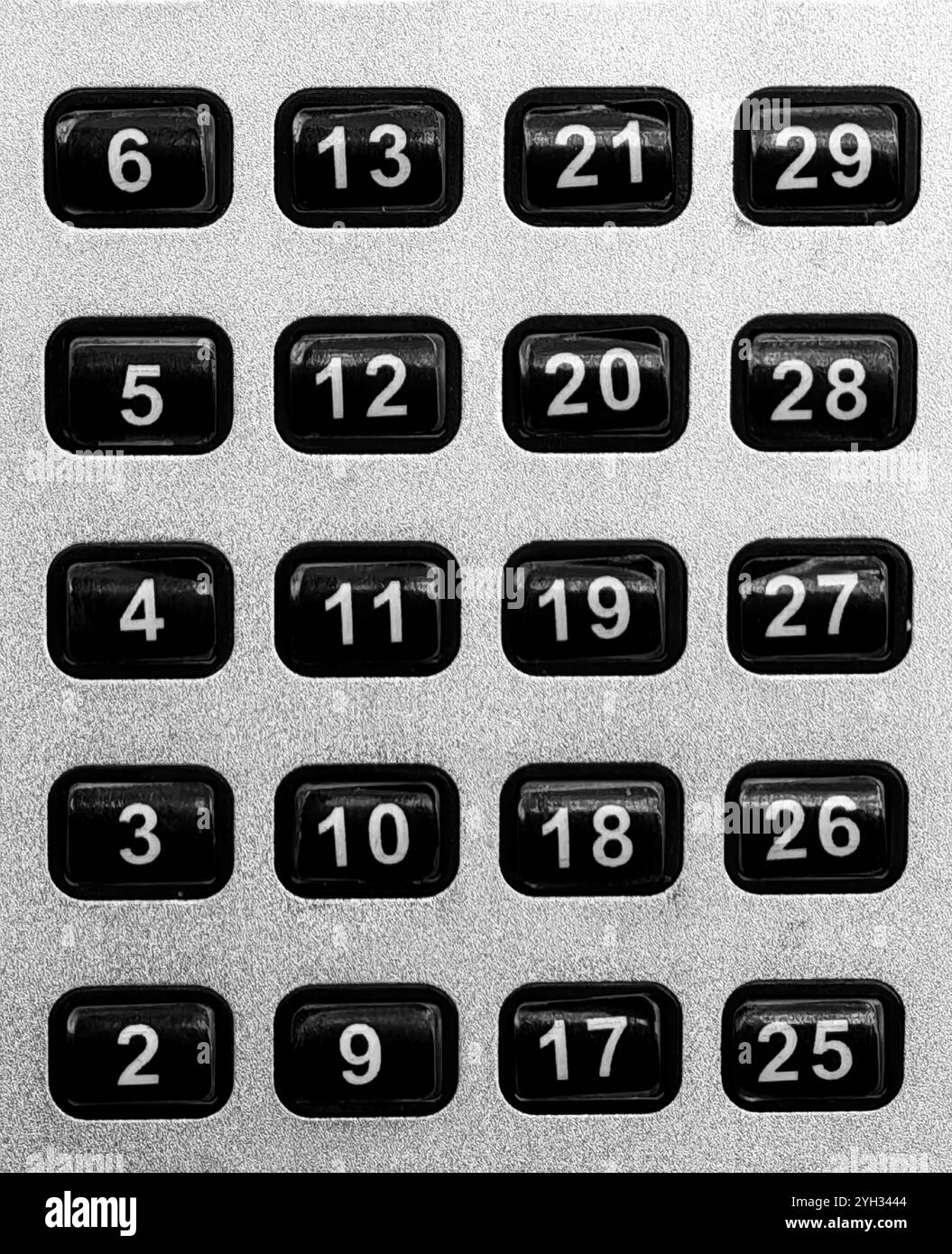 Numeri in primo piano: Simboli dell'appartamento su sfondo bianco. Foto Stock