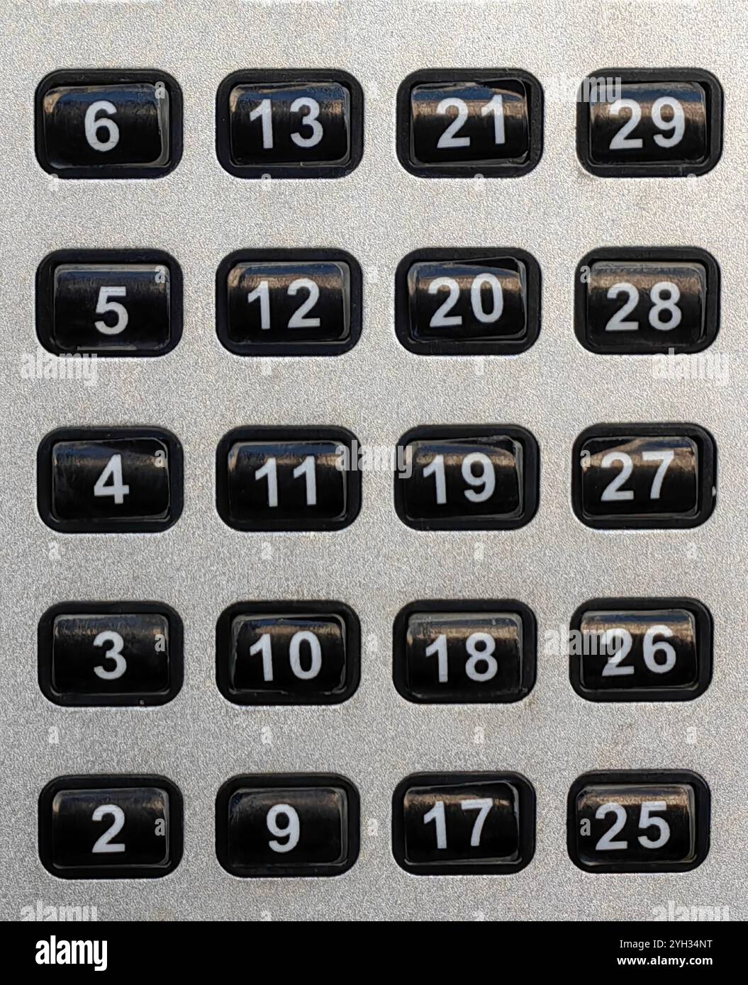 Numeri in primo piano: Simboli dell'appartamento su sfondo bianco. Foto Stock