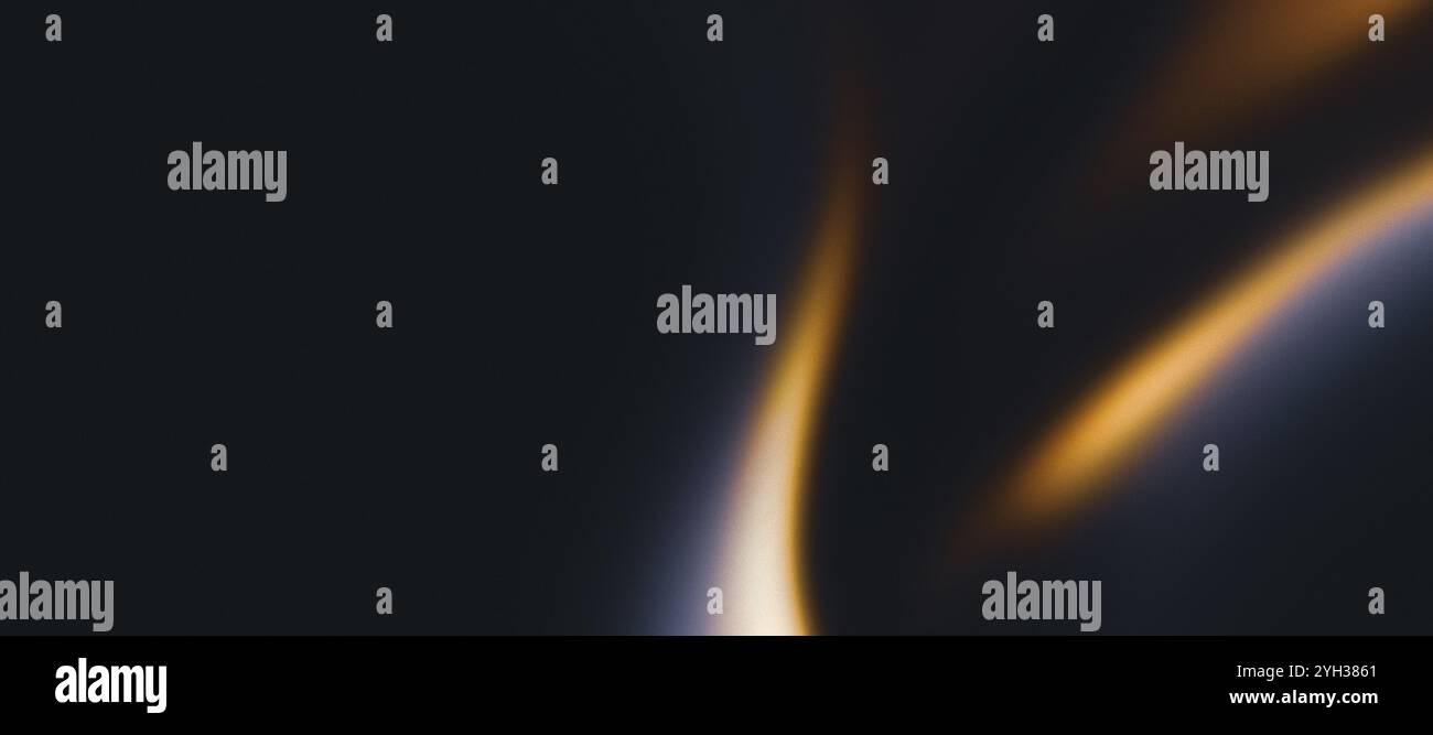 Fiamma dorata su sfondo grigio scuro, onde arancioni sfocate astratte su rumore scuro, spazio di copia Foto Stock