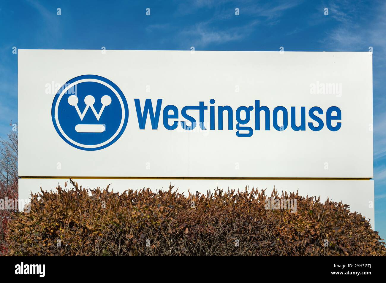 SHOREVIEW, Minnesota, USA - 27 OTTOBRE 2024: Insegna esterna e logo del marchio Westinghouse Electric. Foto Stock