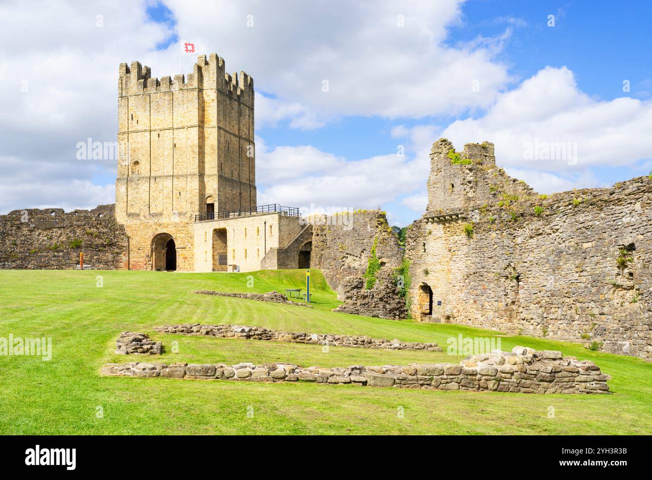 Richmond Castle Keep and Castle Grounds Richmond Yorkshire nella città mercato dello Yorkshire di Richmond North Yorkshire Inghilterra Regno Unito Europa Foto Stock