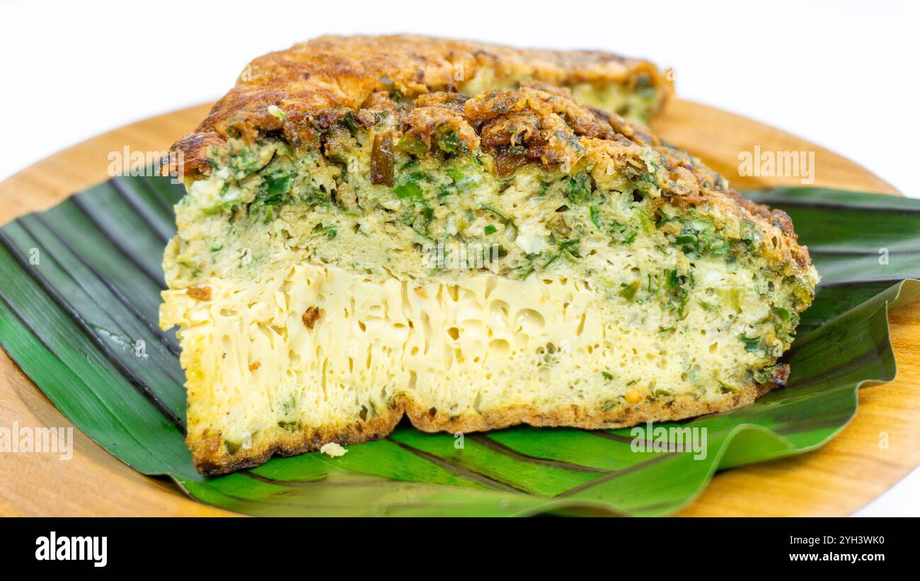 Telur talua barendo (uovo fritto indonesiano). Questo cibo viene da padang. Foto Stock