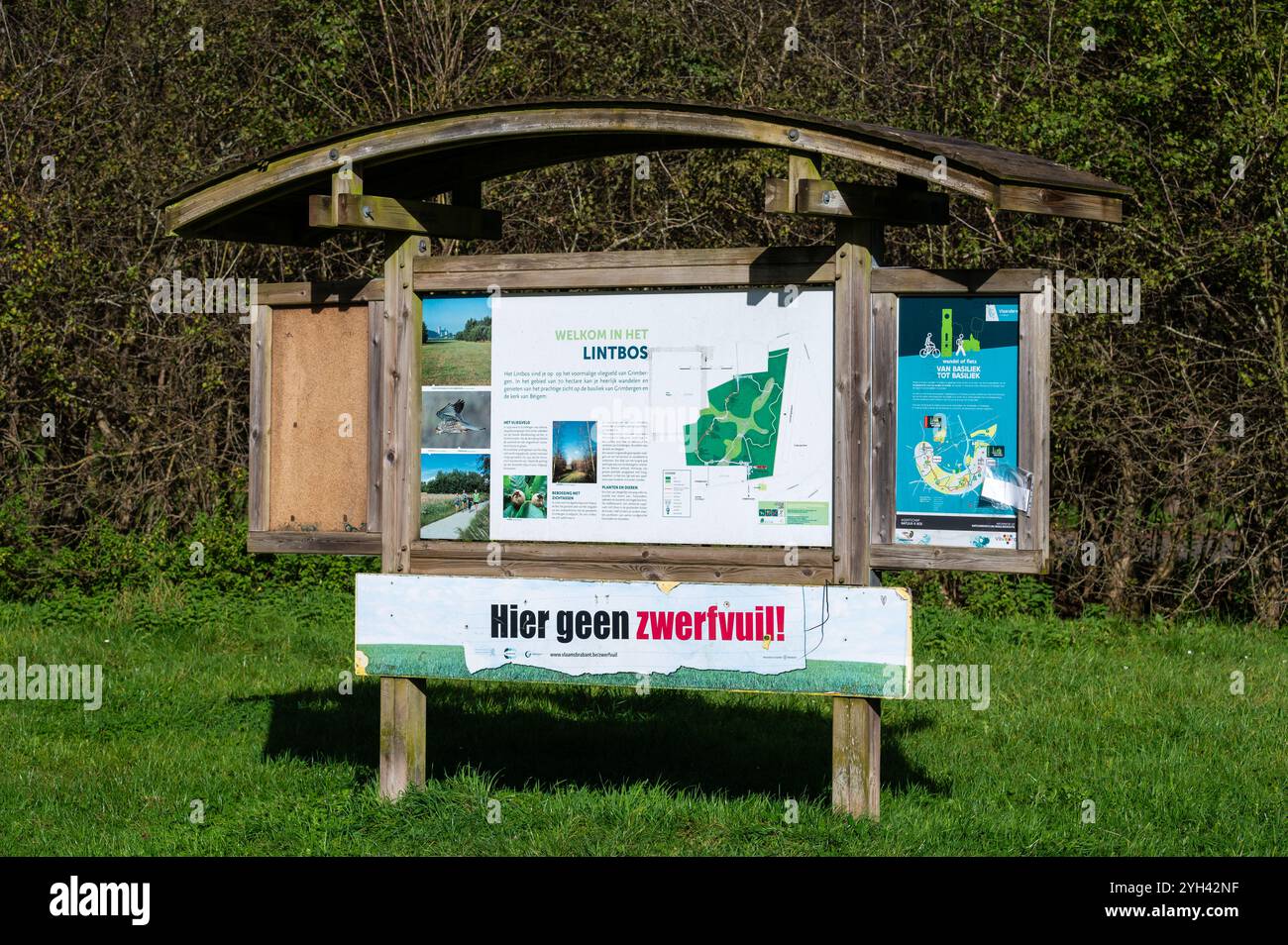Cartello informativo della riserva naturale di Lintbos per il turismo locale a Grimbergen, Brabante fiammingo, Belgio, 26 ottobre 2024 Foto Stock