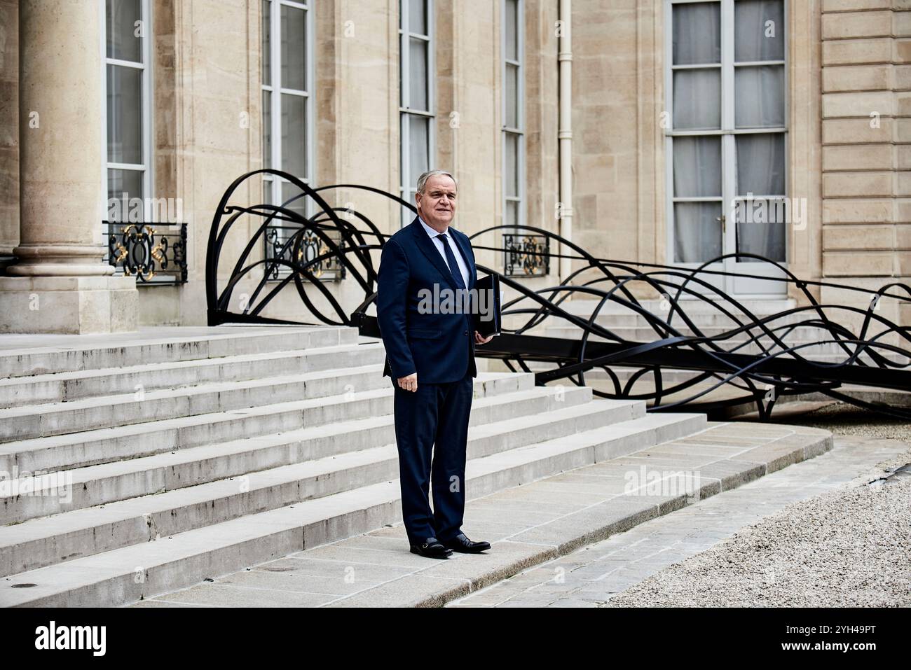Parigi, Francia. 6 novembre 2024. Antonin Burat/le Pictorium - uscita dal Consiglio dei Ministri del 6 novembre 2024 all'Elysee Palace, seguita da un briefing del portavoce. - 06/11/2024 - Francia/Parigi - il ministro d'oltremare France Francois-Noel buffet lascia il Consiglio dei ministri del 6 novembre 2024 al Palazzo Elysee. Crediti: LE PICTORIUM/Alamy Live News Foto Stock