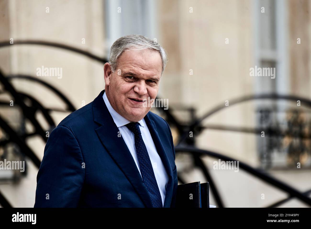 Parigi, Francia. 6 novembre 2024. Antonin Burat/le Pictorium - uscita dal Consiglio dei Ministri del 6 novembre 2024 all'Elysee Palace, seguita da un briefing del portavoce. - 06/11/2024 - Francia/Parigi - il ministro d'oltremare France Francois-Noel buffet lascia il Consiglio dei ministri del 6 novembre 2024 al Palazzo Elysee. Crediti: LE PICTORIUM/Alamy Live News Foto Stock