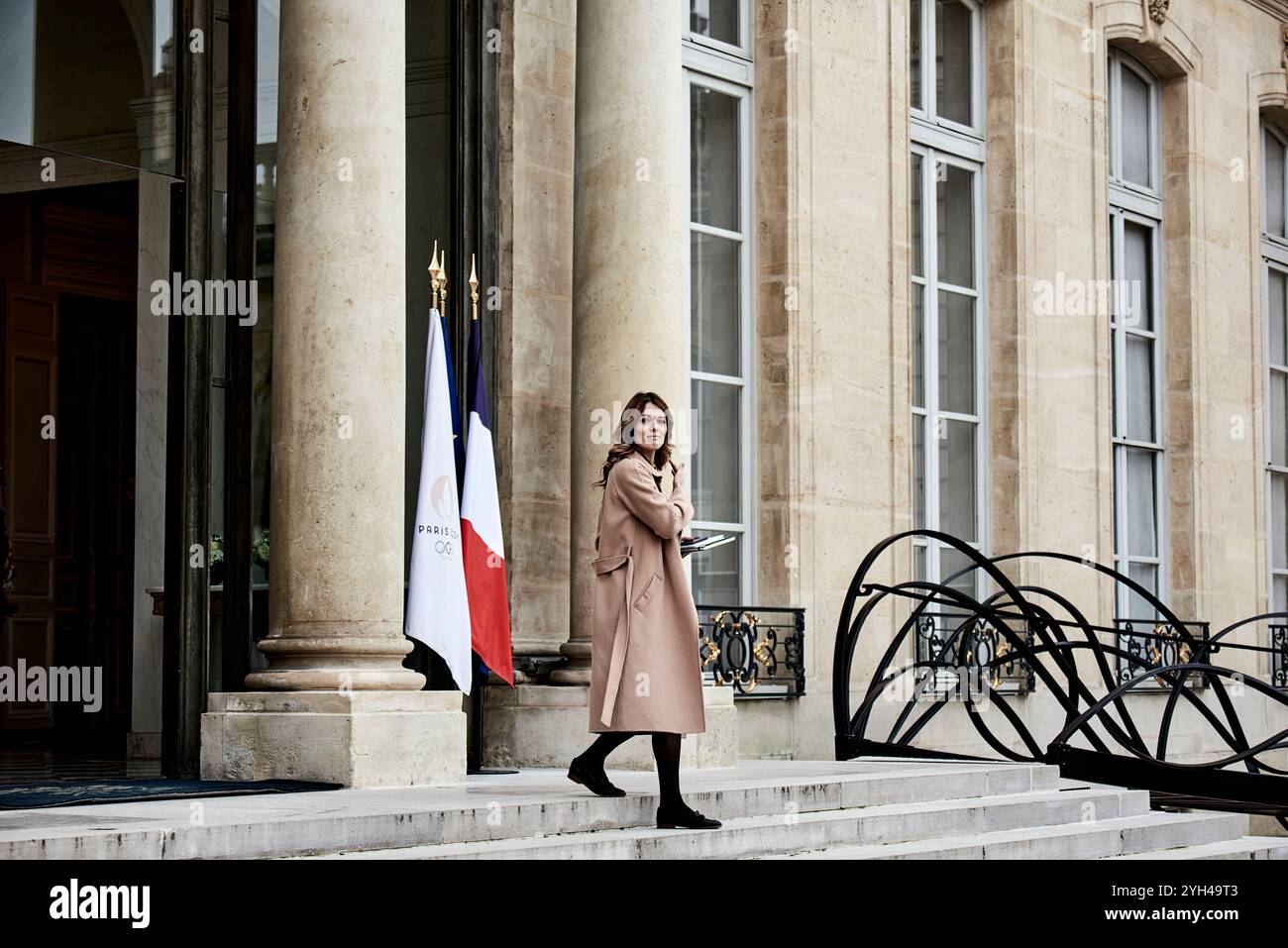 Parigi, Francia. 6 novembre 2024. Antonin Burat/le Pictorium - uscita dal Consiglio dei Ministri del 6 novembre 2024 all'Elysee Palace, seguita da un briefing del portavoce. - 06/11/2024 - Francia/Parigi - il portavoce del governo Maud Bregeon lascia il Consiglio dei ministri del 6 novembre 2024 all'Elysee Palace. Crediti: LE PICTORIUM/Alamy Live News Foto Stock