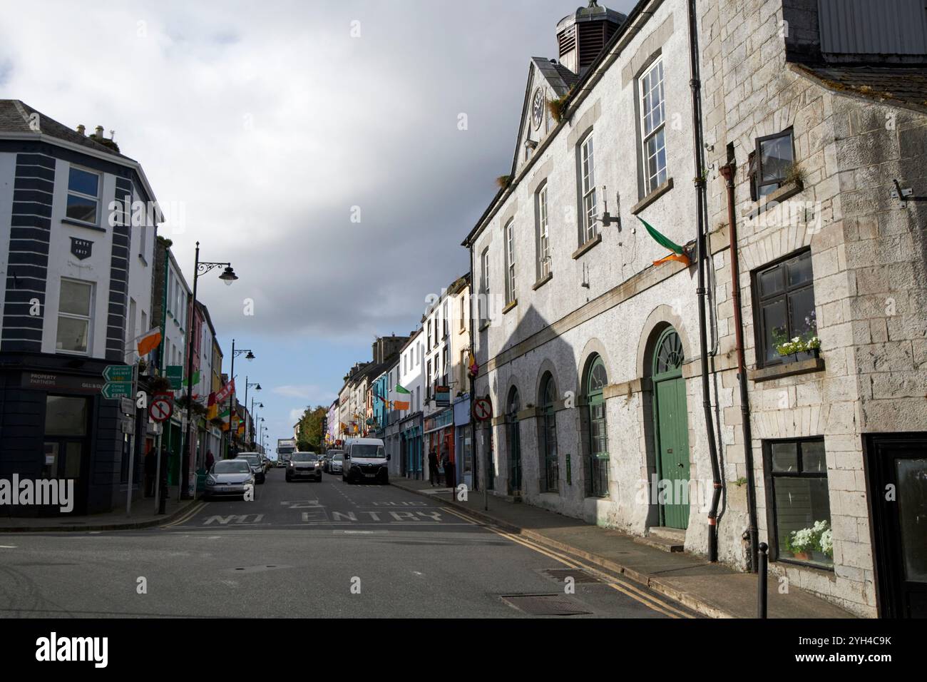 market house e court house strada principale ballinrobe, contea di mayo, repubblica d'irlanda Foto Stock