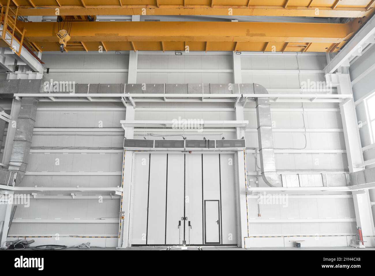 Gru a ponte all'interno di edifici industriali Foto Stock