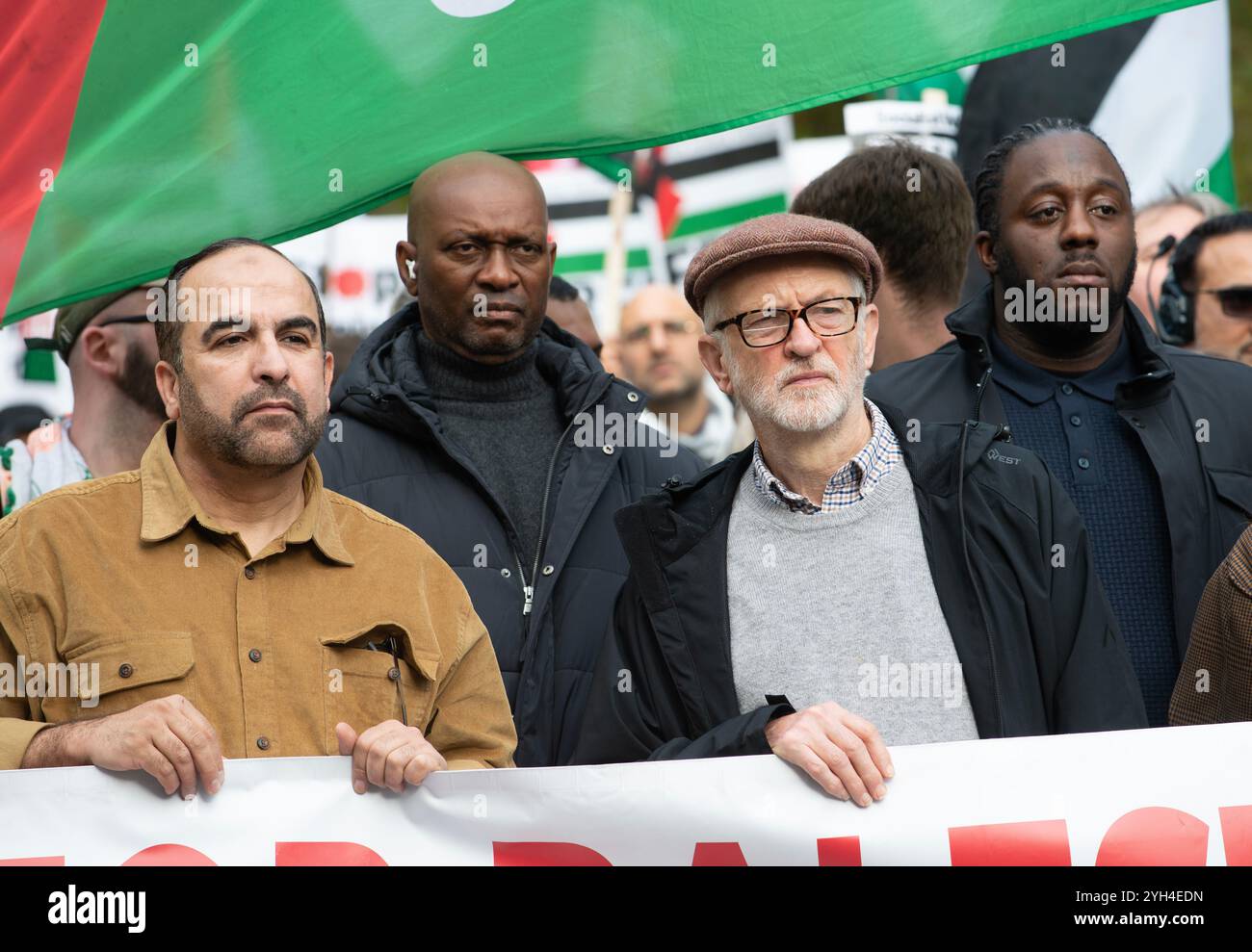 Londra, Regno Unito. 2 novembre 2024. Il politico britannico Jeremy Corbyn partecipa alla marcia nazionale per la protesta della Palestina, a Londra, chiedendo giustizia per la Palestina e che il governo contribuisca a porre fine ai combattimenti. Foto Stock