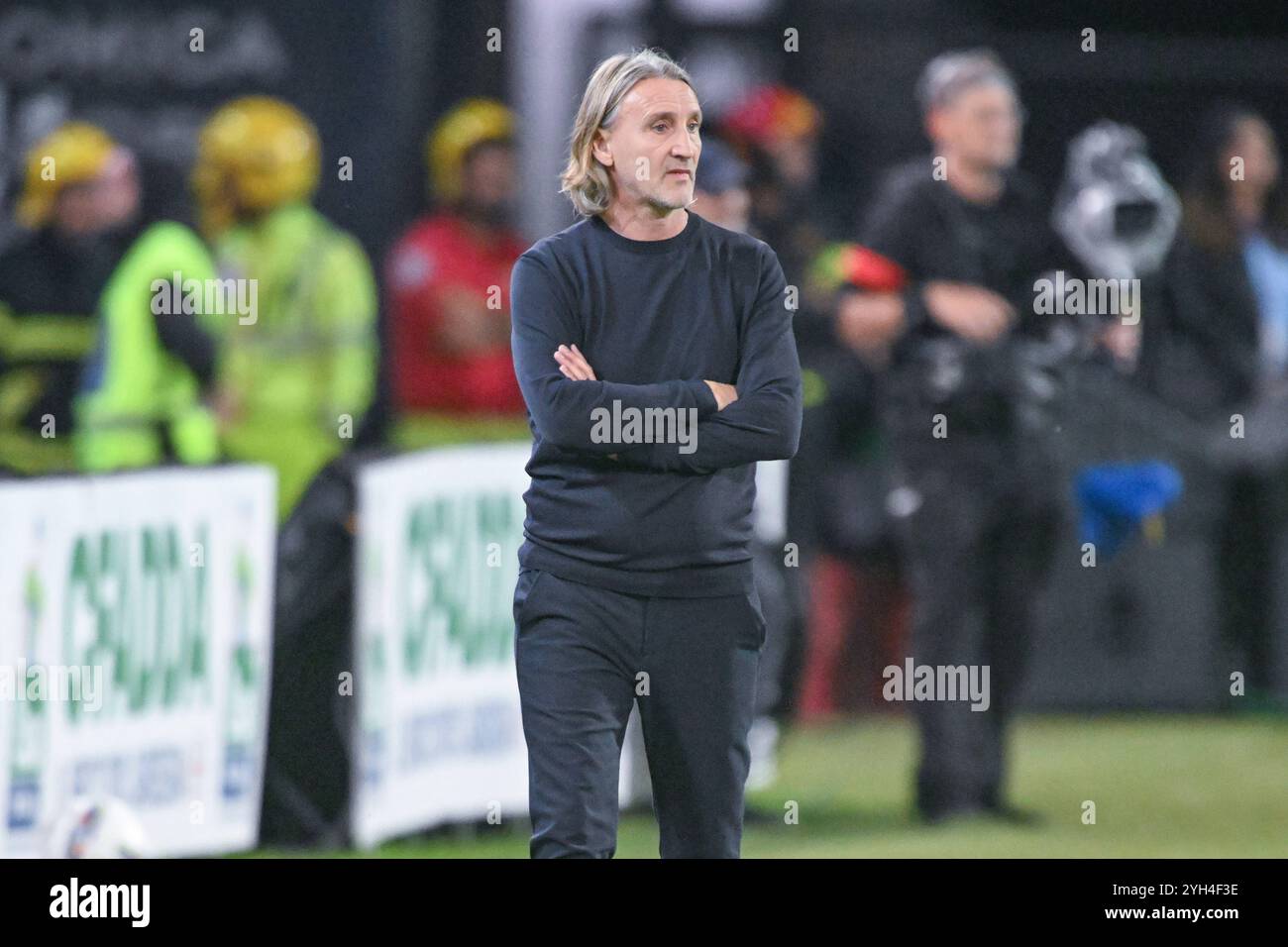 Cagliari, Italia. 9 novembre 2024. L'allenatore del Cagliari Davide Nicola durante la partita di calcio di serie A tra Cagliari calcio e AC Milan all'Unipol Domus di Cagliari, Sardegna - sabato 9 novembre 2024. Sport - calcio (foto di Gianluca Zuddas/Lapresse) credito: LaPresse/Alamy Live News Foto Stock