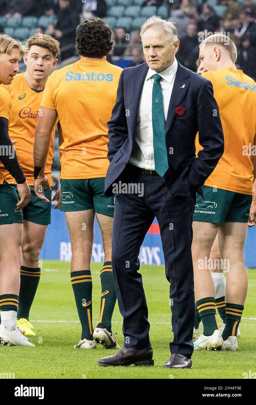 Twickenham, Regno Unito. 9 novembre 2024. Joe Schmidt, Wallabies Manager durante il warm up all'amichevole internazionale tra Inghilterra e Australia al Twickenham Stadium, Twickenham, Regno Unito, il 9 novembre 2024. Foto di Steve Ball. Solo per uso editoriale, licenza richiesta per uso commerciale. Non utilizzare in scommesse, giochi o pubblicazioni di singoli club/campionato/giocatori. Crediti: UK Sports Pics Ltd/Alamy Live News Foto Stock