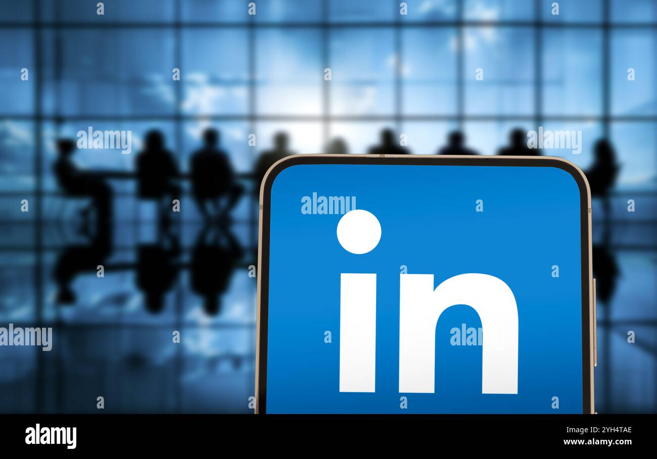 Logo dell'azienda LinkedIn visualizzato sullo smartphone Foto Stock