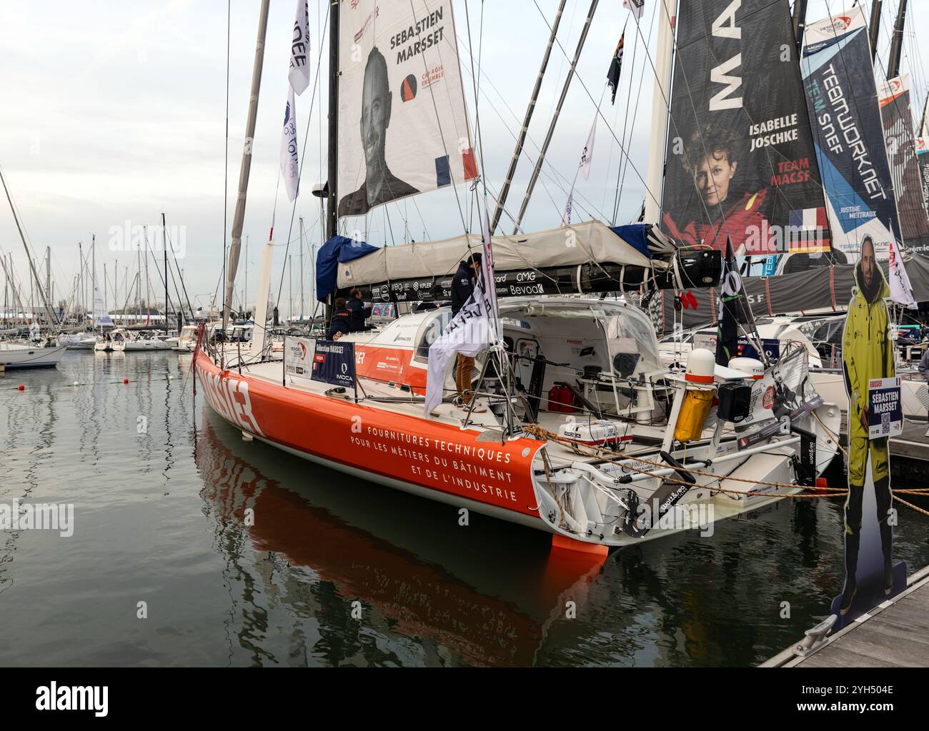 Sébastien Marsset (Foussier) sul pontile Vendee Globe 2024 l'8 novembre 2024. A Les Sables d'Olonne, Francia. Foto Stock