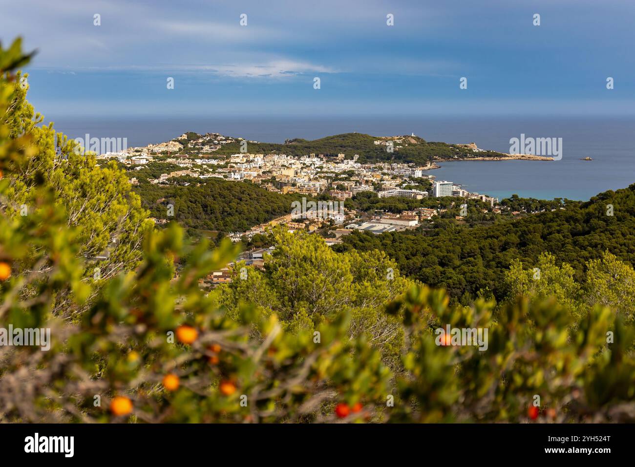 Vista panoramica sulle località balneari Cala Lliteras, Cala Rajada e Son Moll, i quartieri della città di Capdepera, Maiorca, Isole Baleari, Spagna Foto Stock