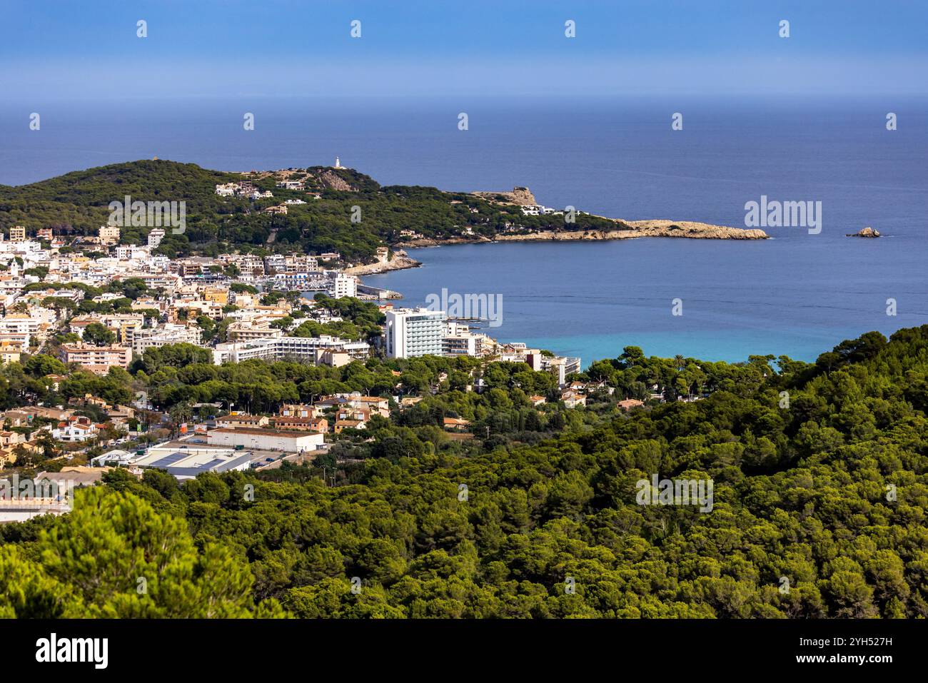Vista panoramica delle località balneari Cala Rajada e Son Moll, distretto della città di Capdepera, Maiorca, Maiorca, Isole Baleari, Spagna, Europa Foto Stock