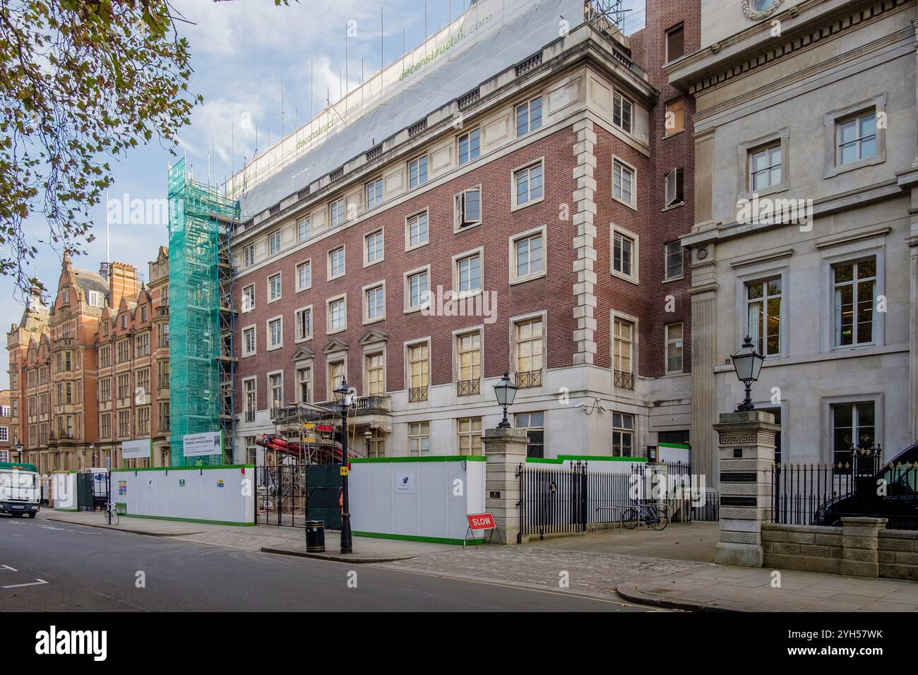 La London School of Economics ha pianificato una struttura di otto piani al 35-37 Lincoln's Inn Fields, approvata dal Westminster City Council. Foto Stock