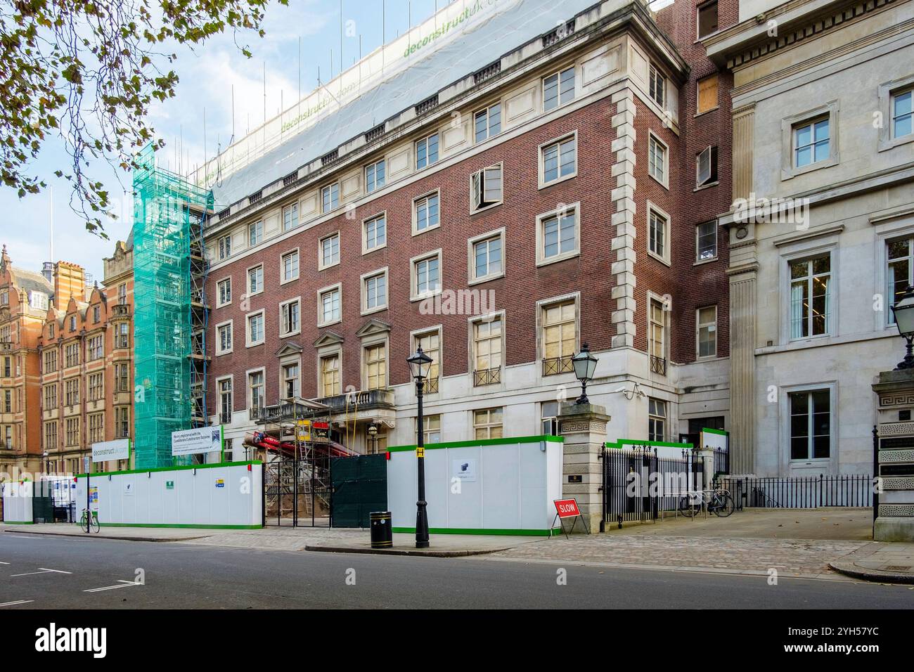 La London School of Economics ha pianificato una struttura di otto piani al 35-37 Lincoln's Inn Fields, approvata dal Westminster City Council. Foto Stock