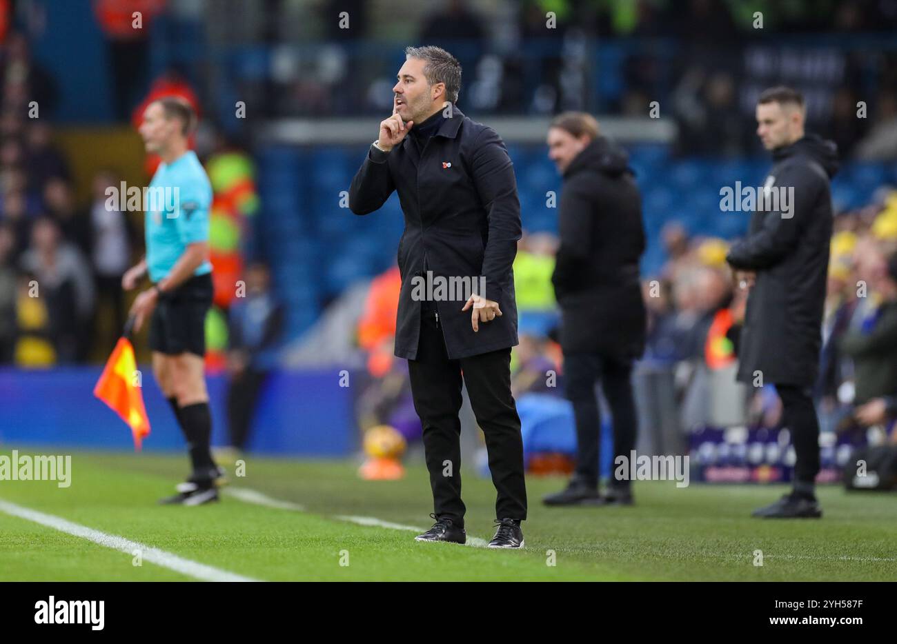 Leeds, Inghilterra, Regno Unito il 9 novembre 2024. Queens Park Rangers Marti Cifuentes gesti durante la partita del Leeds United FC vs Queens Park Rangers FC Sky bet EFL Championship a Elland Road, Leeds, Inghilterra, Regno Unito il 9 novembre 2024 Credit: Every Second Media/Alamy Live News Foto Stock