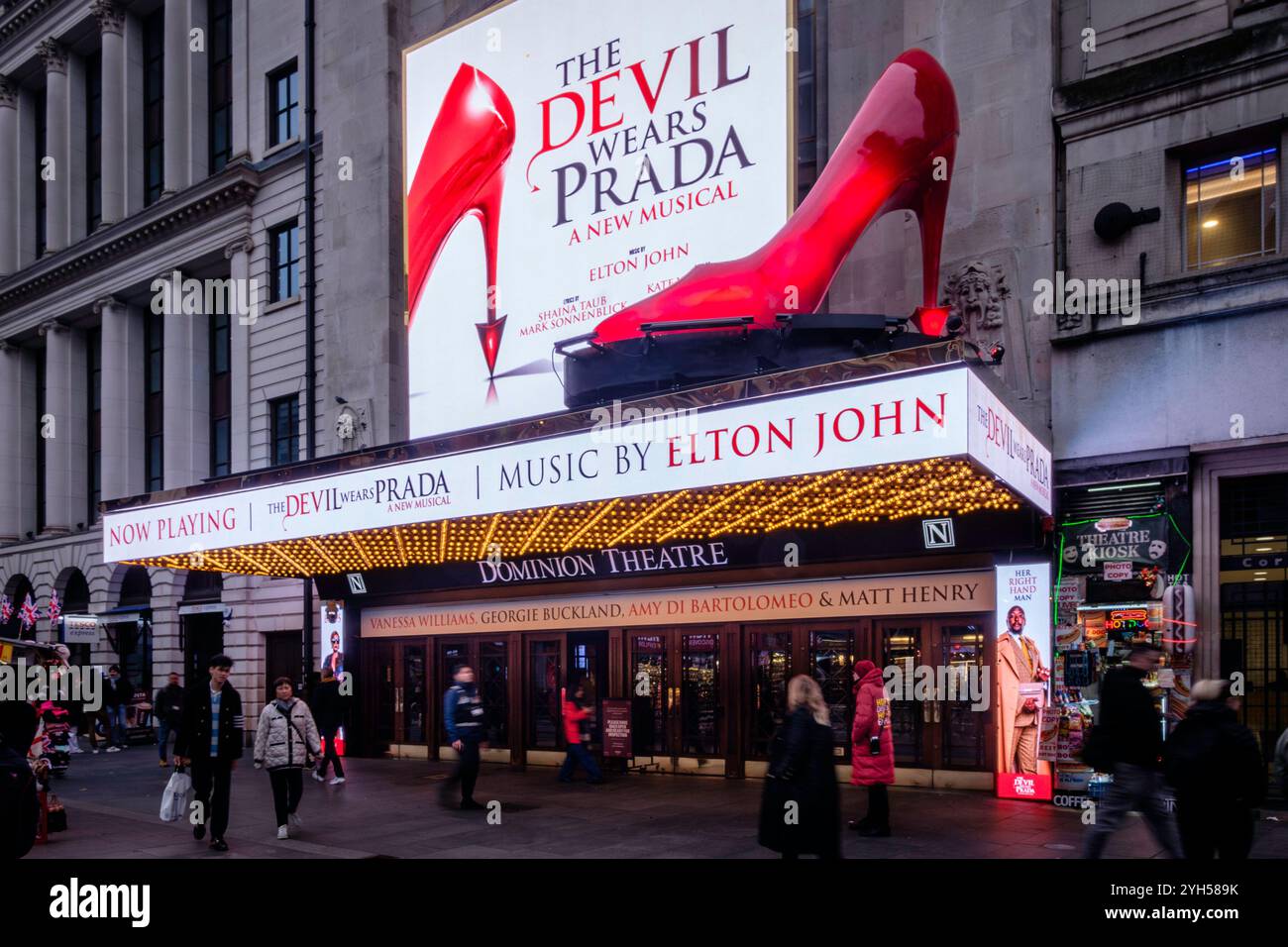 The Devil indossa il musical Prada al Dominion Theatre, Tottenham Court Road, Londra, Regno Unito Foto Stock