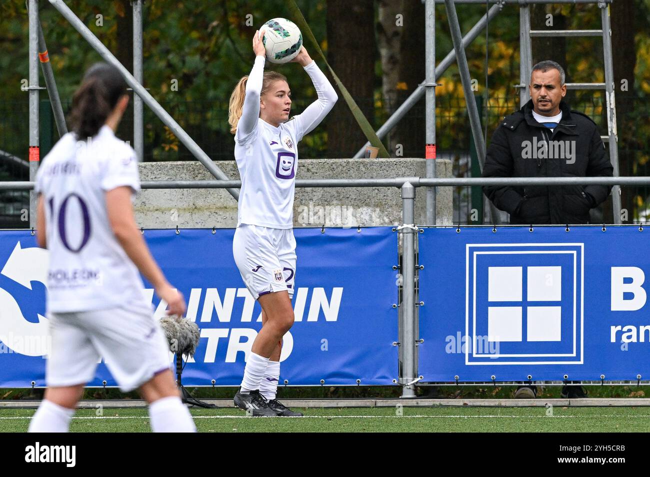 Nikki Ijzerman (29) di Anderlecht nella foto durante una partita di calcio femminile tra KRC Genk Ladies e RSC Anderlecht nella nona partita della stagione 2024 - 2025 del belga lotto Womens Super League, sabato 9 novembre 2024 a Genk, BELGIO. Crediti: Sportpix/Alamy Live News Foto Stock