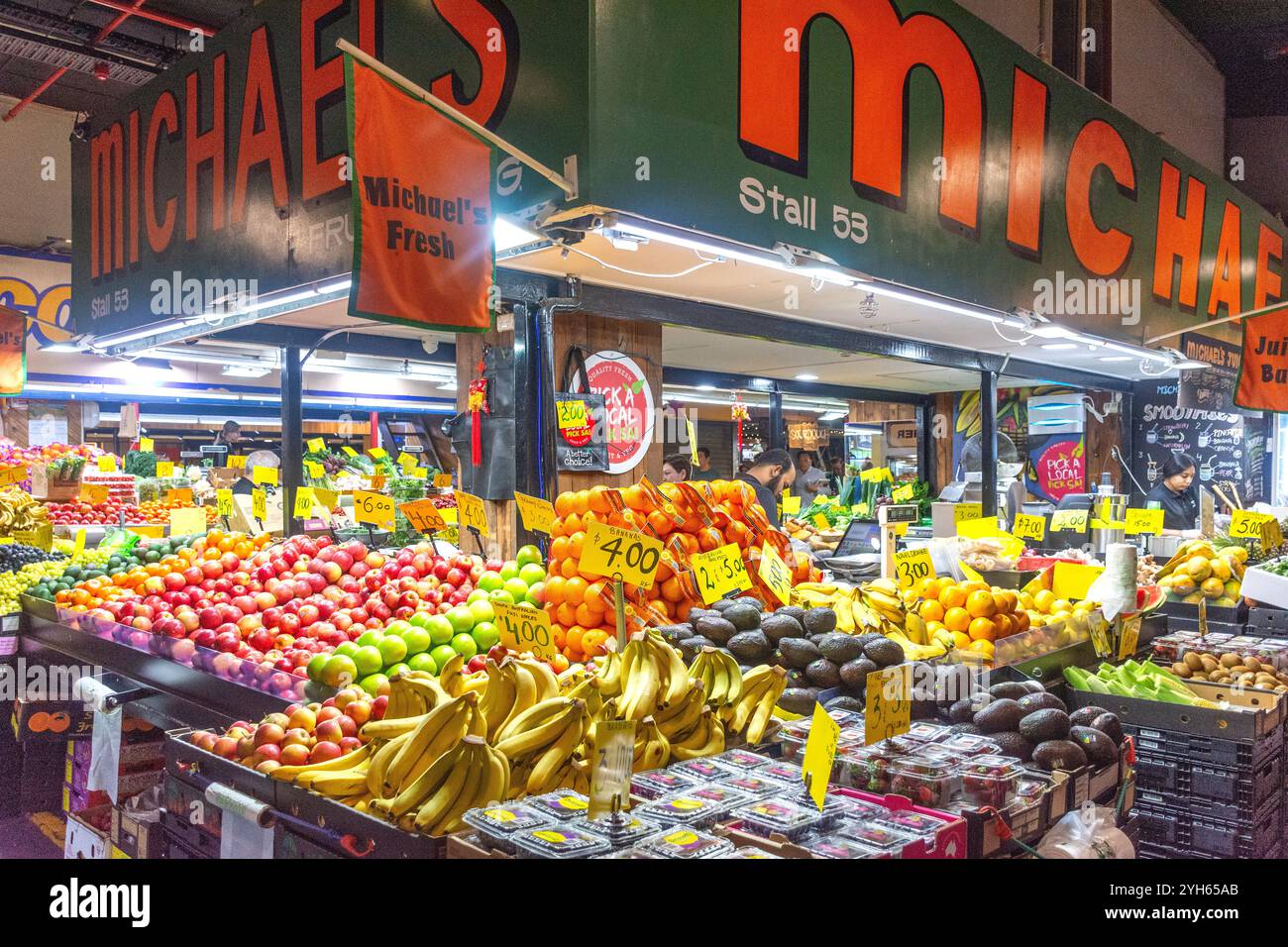 Chiosco di frutta e verdura ad Adelaide Central Market, Gouger Street, Adelaide, Australia meridionale, Australia Foto Stock