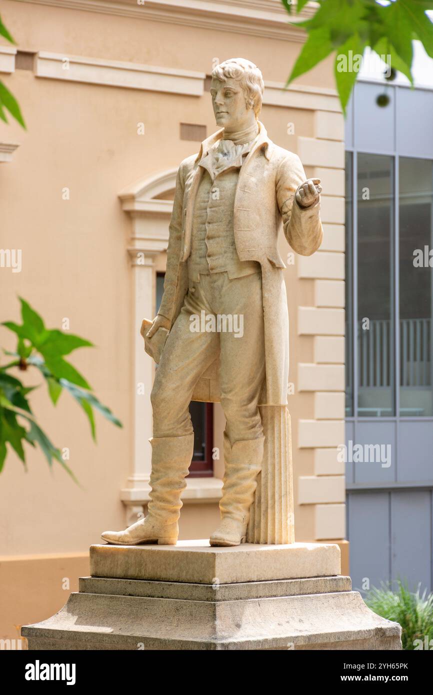 Statua di Robert Burns fuori Spence Wing entrata alla Biblioteca di Stato dell'Australia meridionale, North Terrace, Adelaide, Australia meridionale, Australia Foto Stock