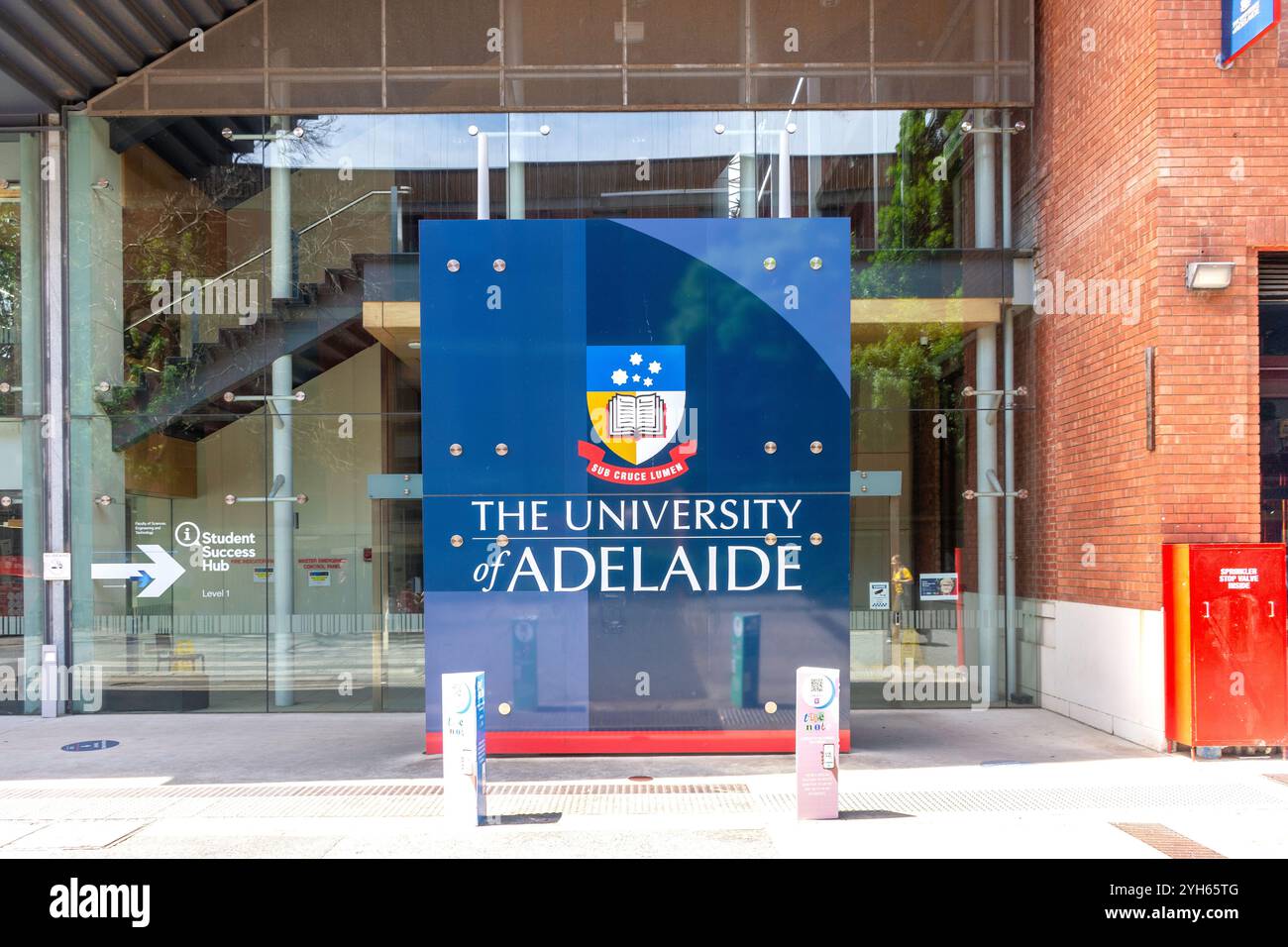 Insegna fuori dal centro di successo per studenti nel campus dell'Università di Adelaide, North Terrace, Adelaide, Australia meridionale, Australia Foto Stock