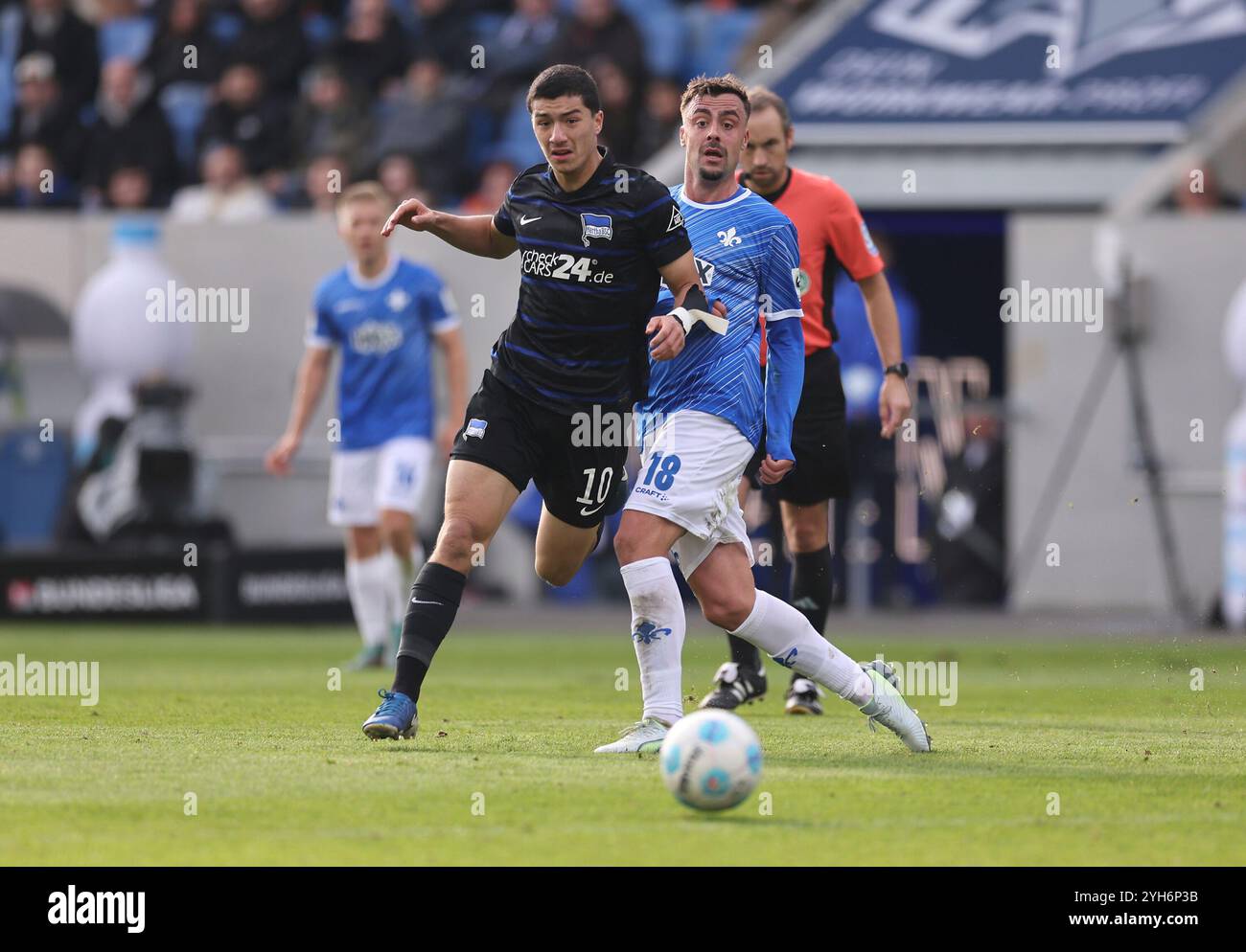 Darmstadt, Germania. 9 novembre 2024. 09.11.2024, xdcx, Fussball 2. Bundesliga, SV Darmstadt 98 - Hertha BSC Berlin, emonline, emspor, despor, v.l., Ibrahim Maza (Hertha BSC Berlin), Philipp Förster (SV Darmstadt 98) I REGOLAMENTI DFL/DFB VIETANO QUALSIASI USO DI FOTOGRAFIE COME SEQUENZE DI IMMAGINI E/O QUASI-VIDEO. Credito: dpa/Alamy Live News Foto Stock