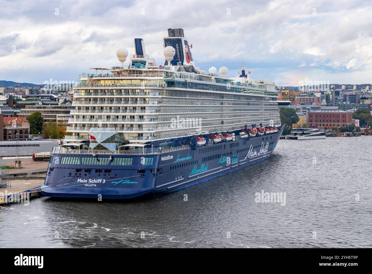 Nave da crociera la Mein Schiff 3 operata da TUI Crociere ormeggiate nel porto di Oslo Norvegia, Europa, 2024 Foto Stock